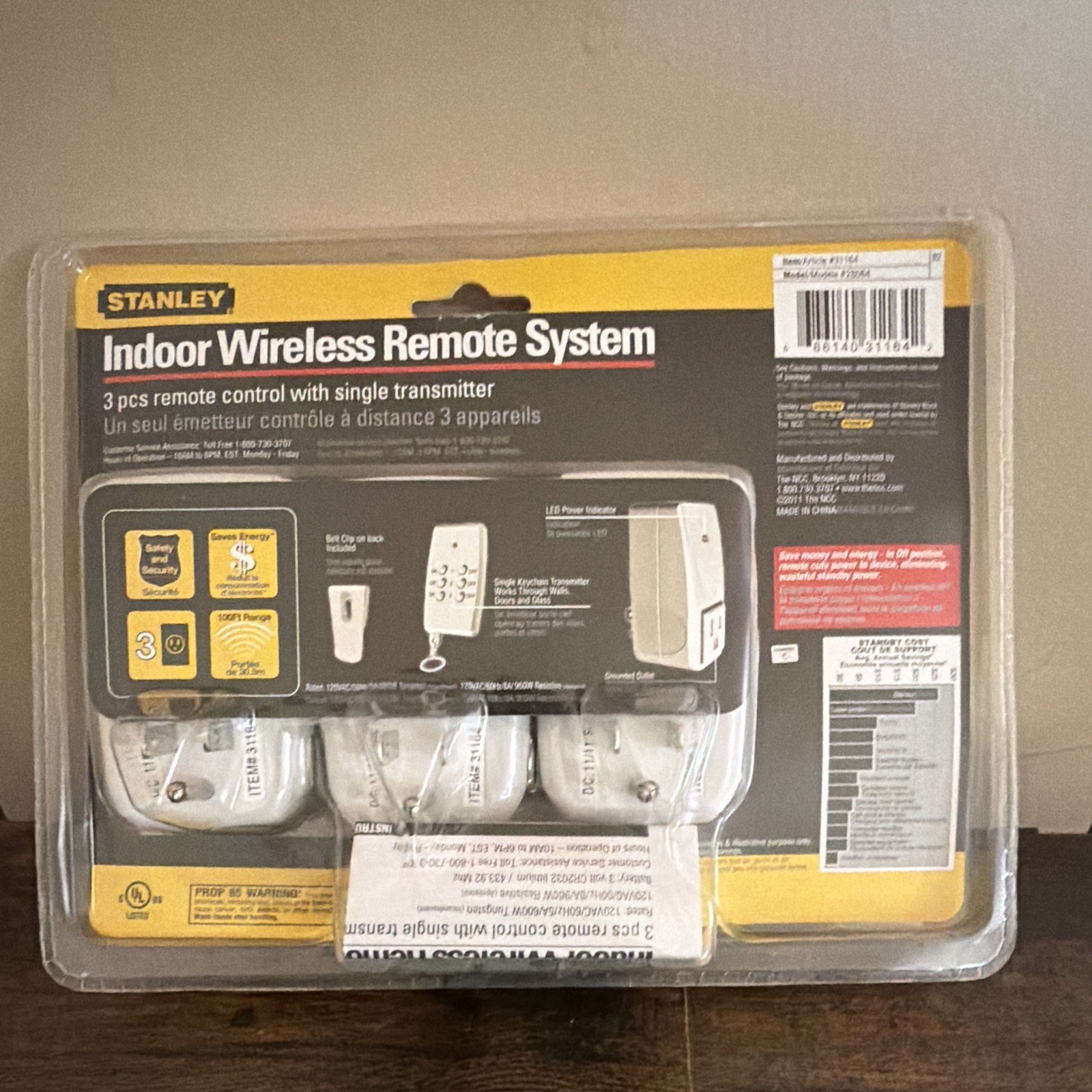 Stanley 28064 Indoor Wireless Remote Control System, 3 Outlets Plug-In 120V 15A