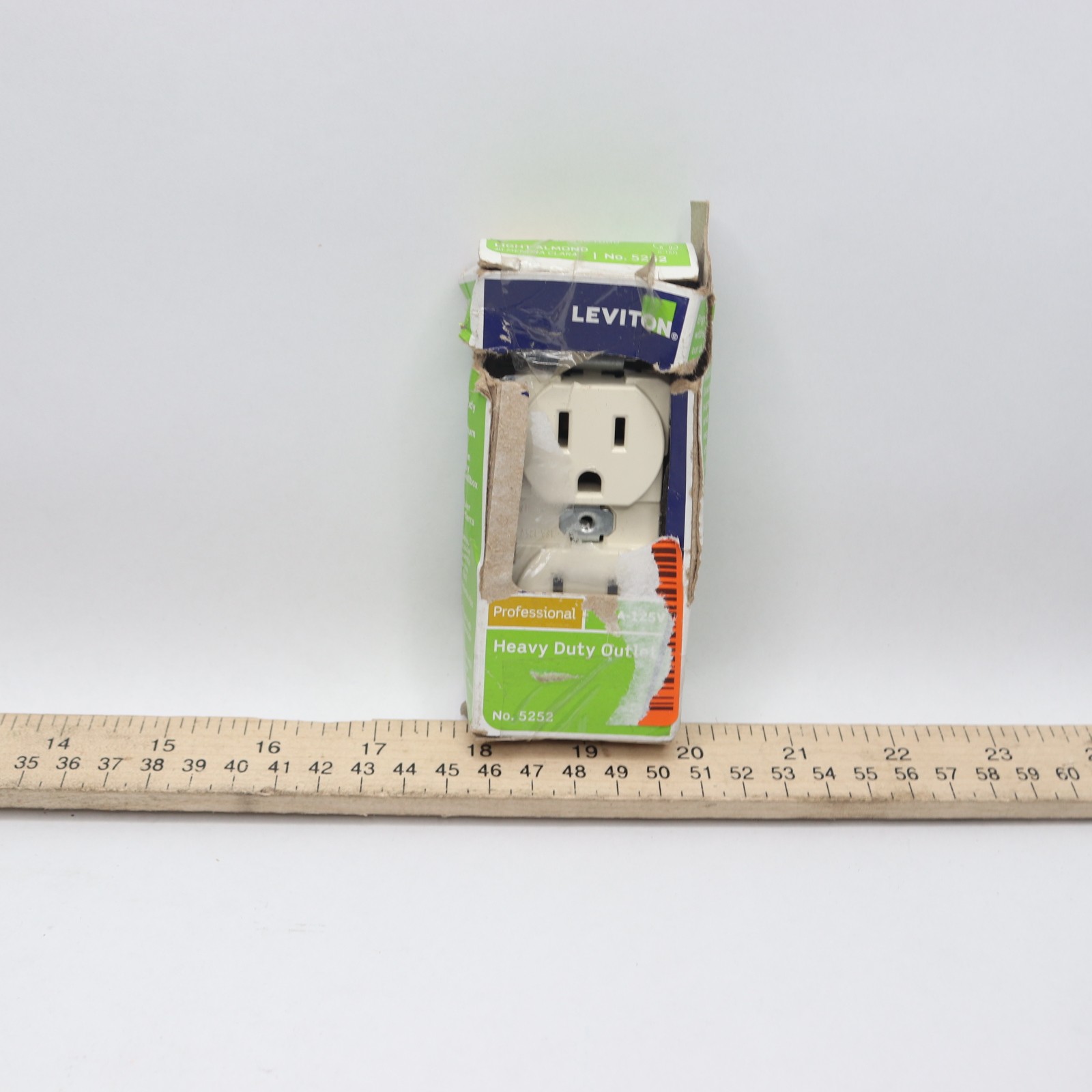 Leviton Industrial Grade Narrow-Body Duplex Outlet 15 Amp R76-5252-TS
