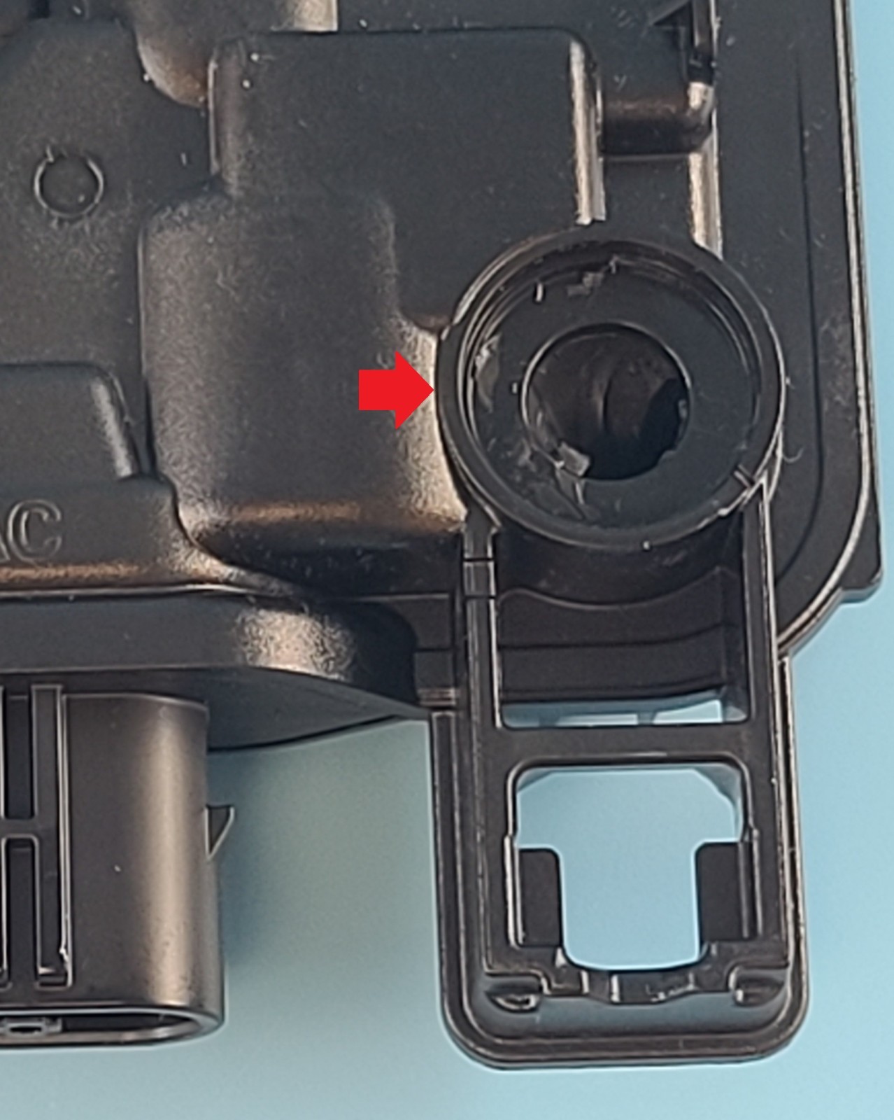 Microinverter (IQ8MC-72-M-US) MC4 Wire Connector no cap and mounting brackets