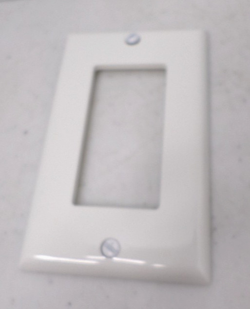 SafeSwitch 4.2A USB In Wall Outlet New White 15 Amp Fast Charge