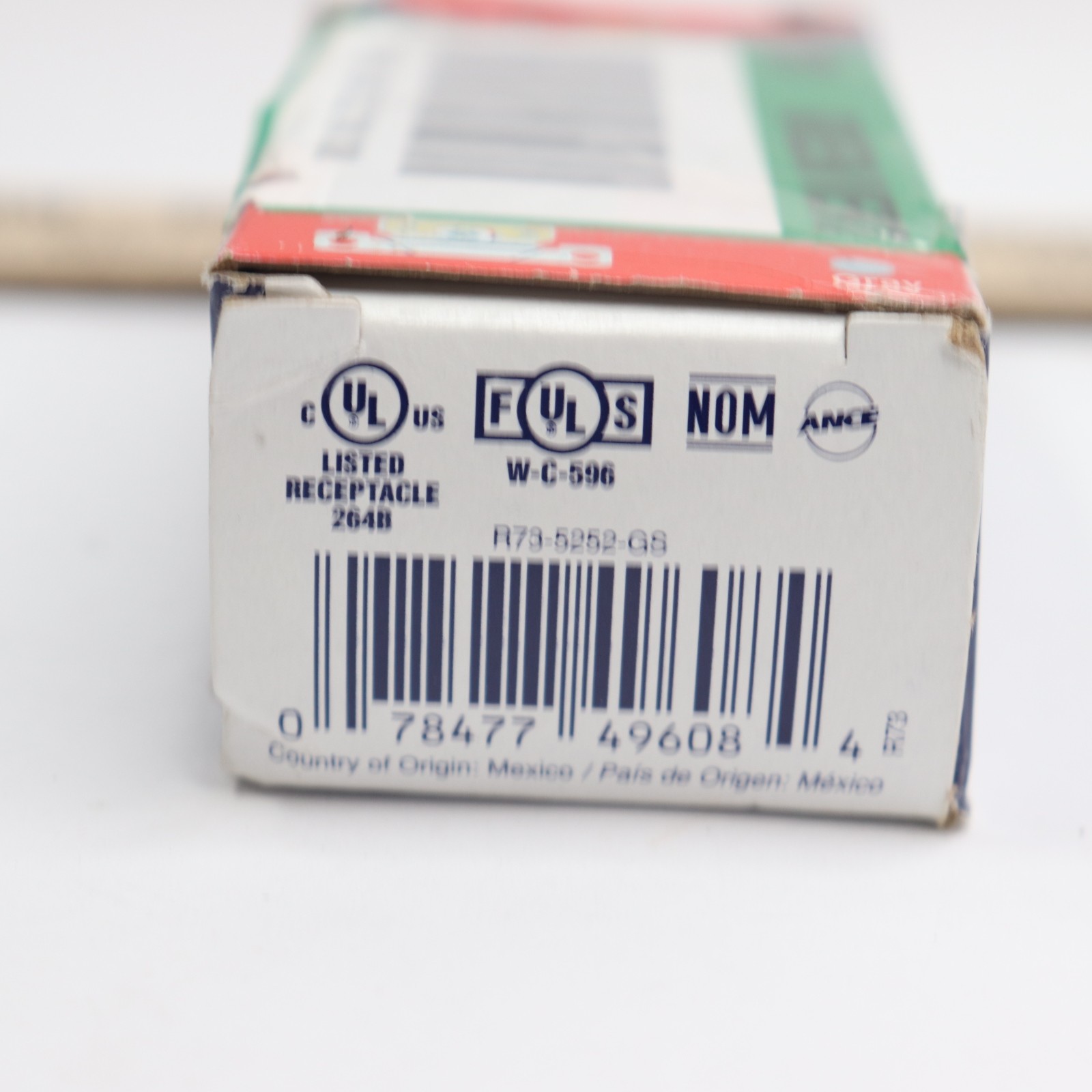 Leviton Narrow-Body Duplex Outlet Gray Industrial Grade 15A-125V R73-5252-GS