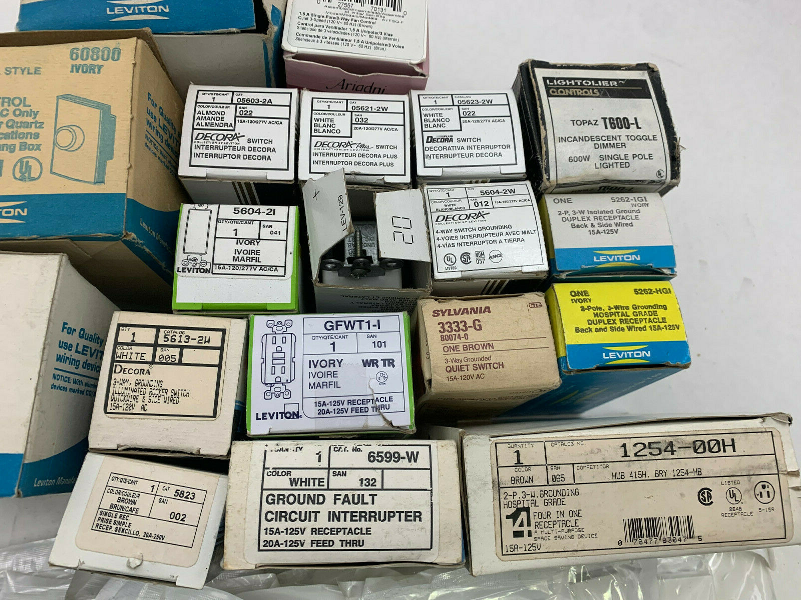 Leviton 80301 Lot Of Misc Dimmers 6606-AW Plates 80301-SW(16) See Pictures #E1