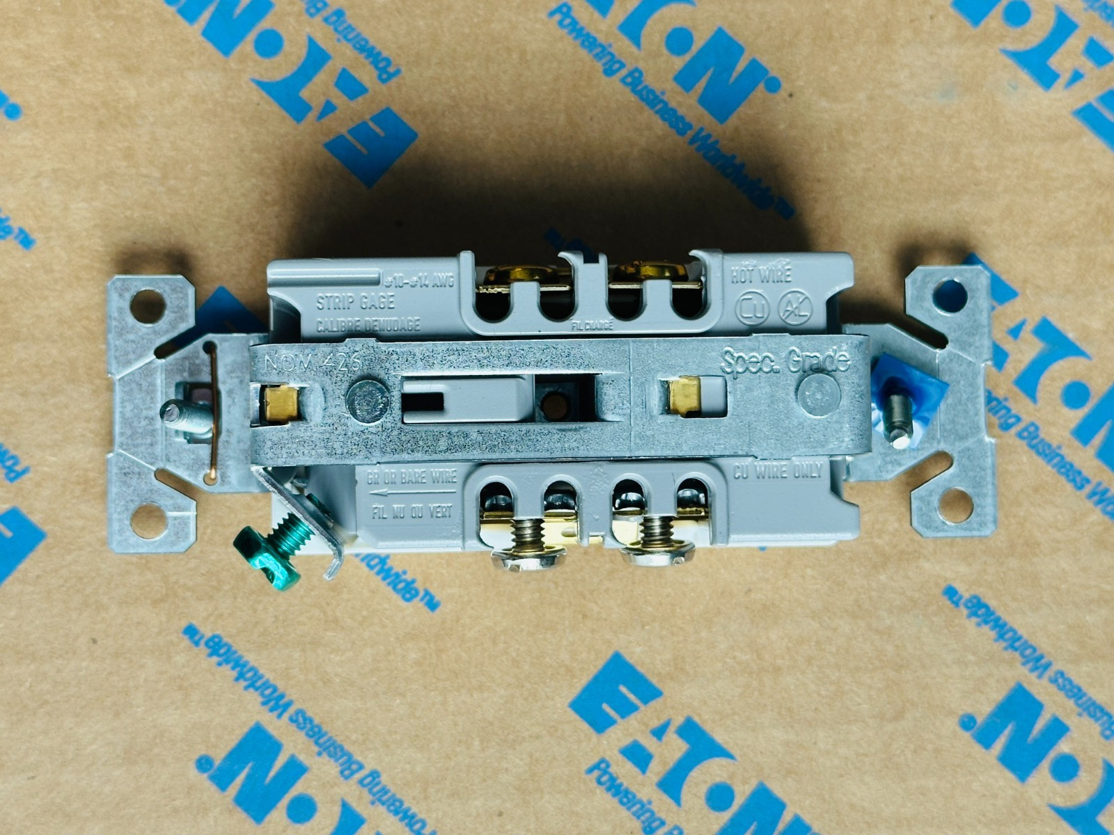 80 NEW Eaton 8300W White HOSPITAL GRADE Duplex Receptacle Outlets 5-20R 20A 125V