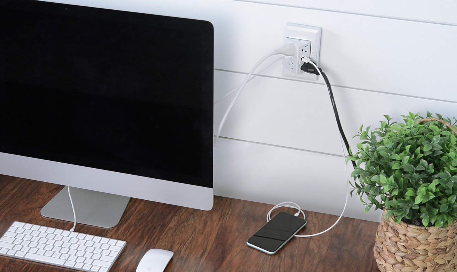 theOUTlet Basic 15 Amp 125 Volt Permanent Outlet Extender 4 + 2 USB Ports White