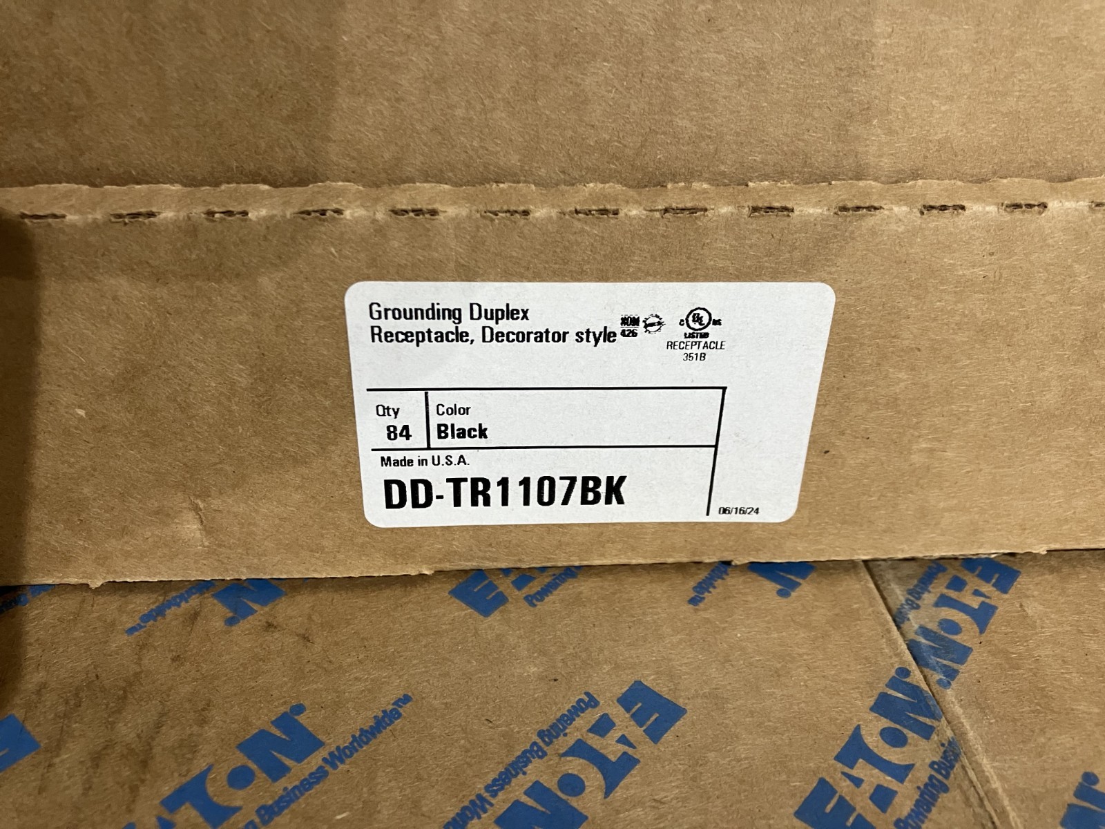 Lot of 84 Eaton Black Decorator Receptacle Duplex Outlet 5-15R 15A 125V TR1107BK