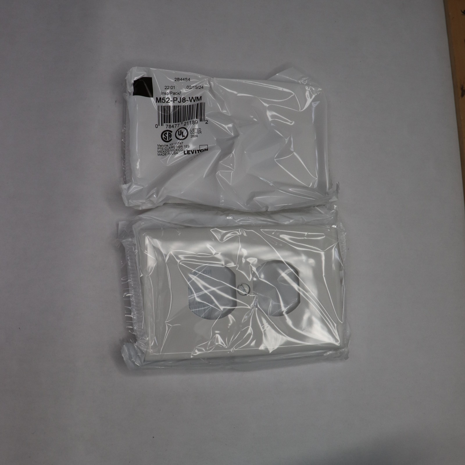 (2-Pk) Leviton 1-Gang Duplex Receptacle Wallplate Thermoplastic Nylon White PJ8-