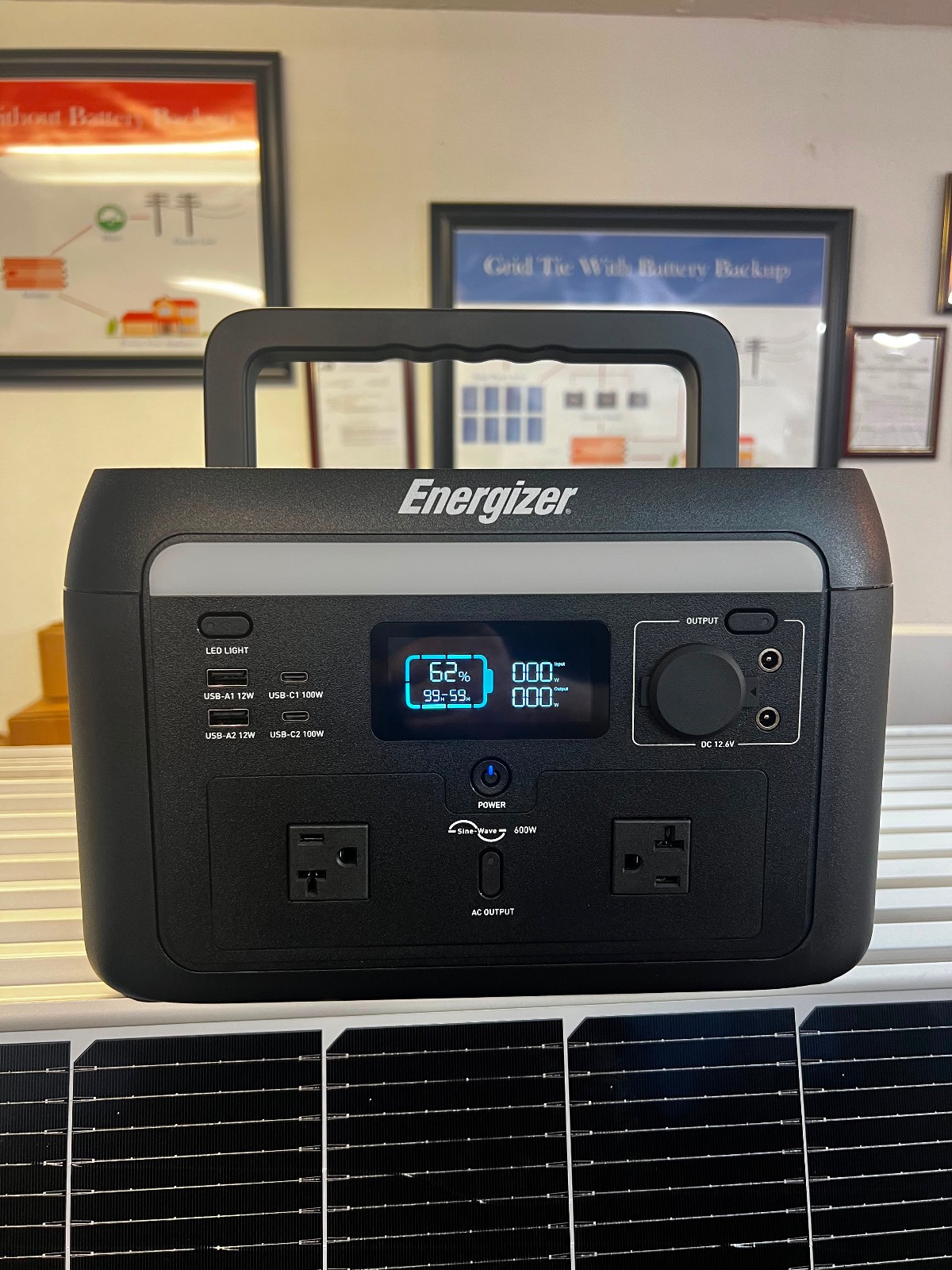 Energizer Solar Portable Power Station Peak 600, Solar Rechargeable, 512Wh