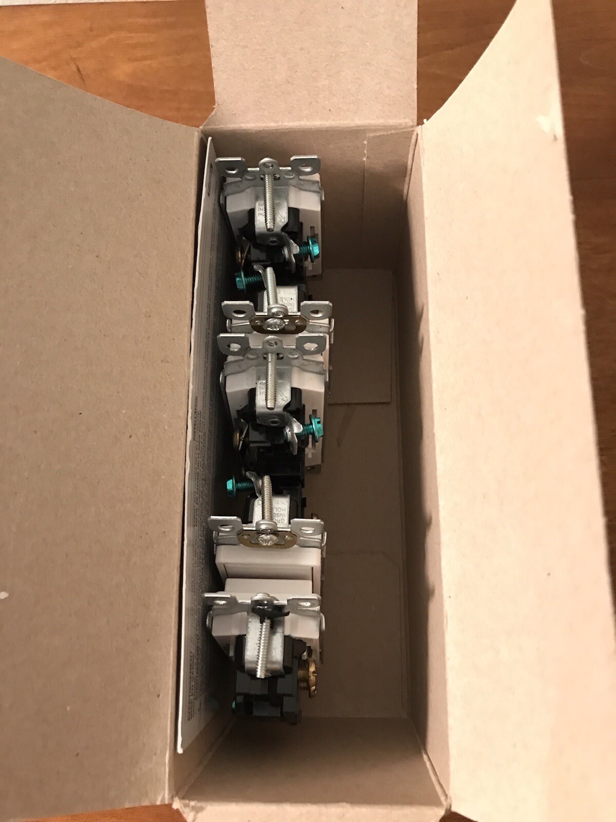 Lot of 5 Leviton Decora Switches 5601-2WM White 15A-120 / 277V New Rocker USA