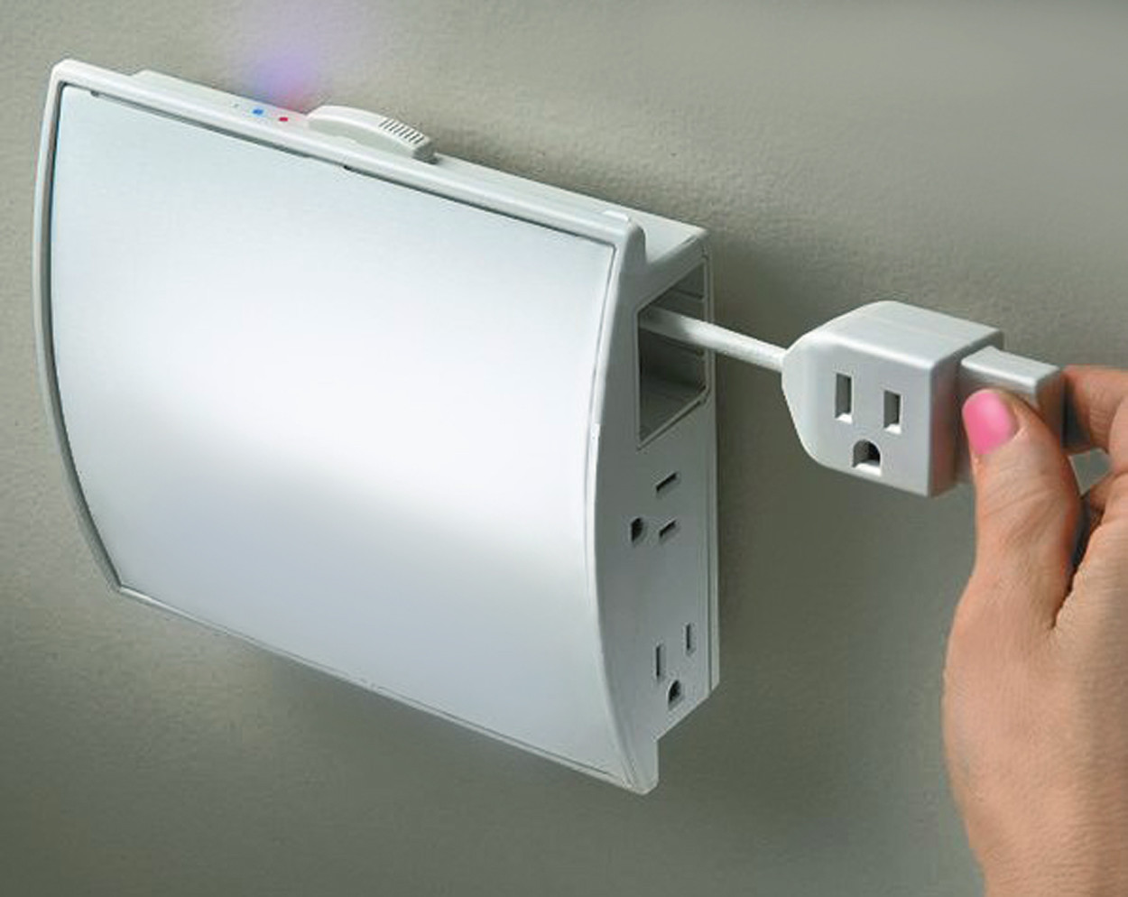 XTENDACORD+INCLUDED USB & Retractable 6′ Cord w 6 Rotated Outlets Surge+ Breaker