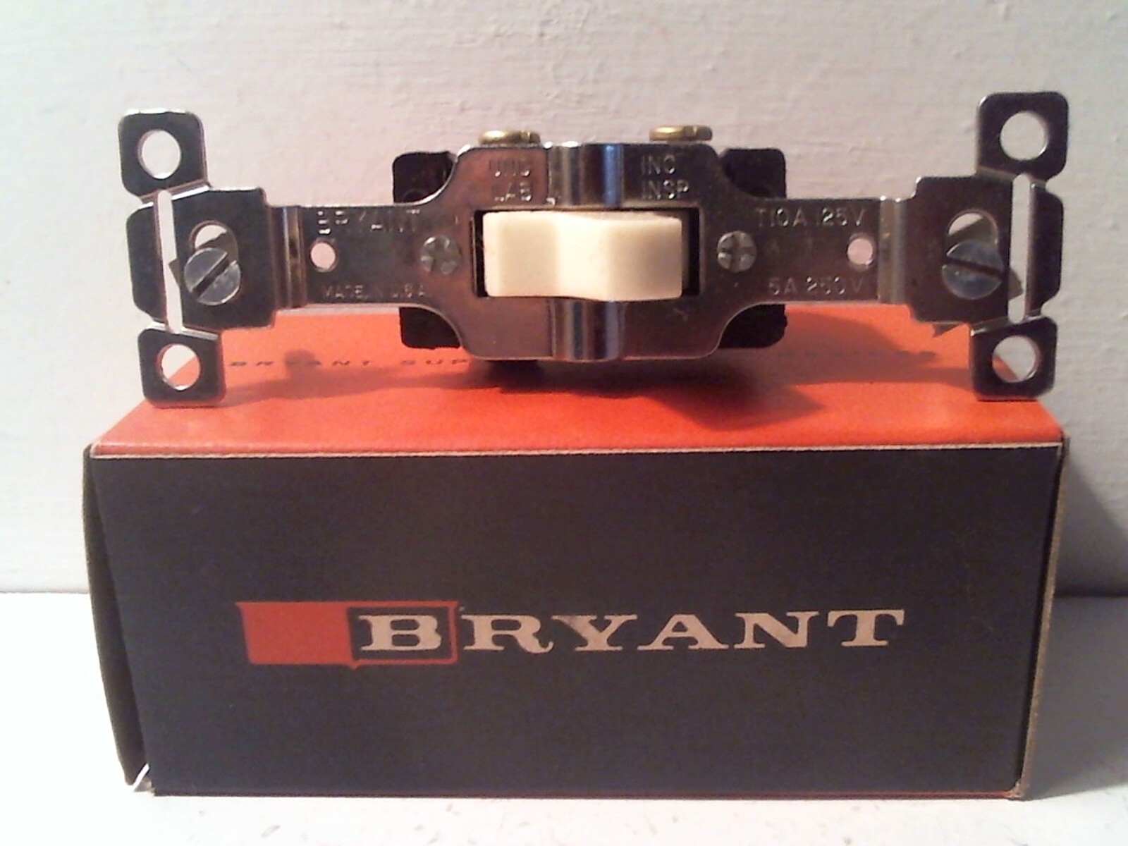 NEW BRYANT 63-1 FLUSH TUMBLER SWITCH – 3 WAY – T RATED