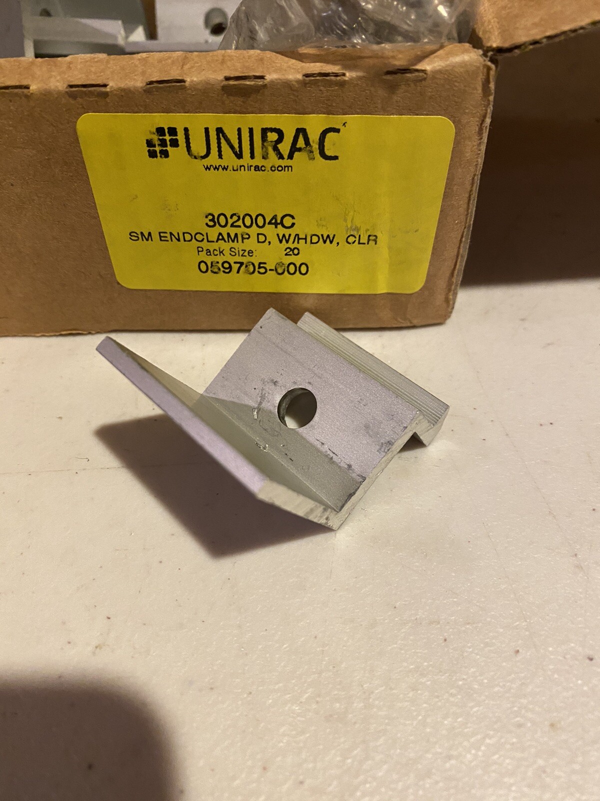 Box of 20 Unirac Solar Mount 302004C Solar Mount SM End Clamp D w/ Hardware