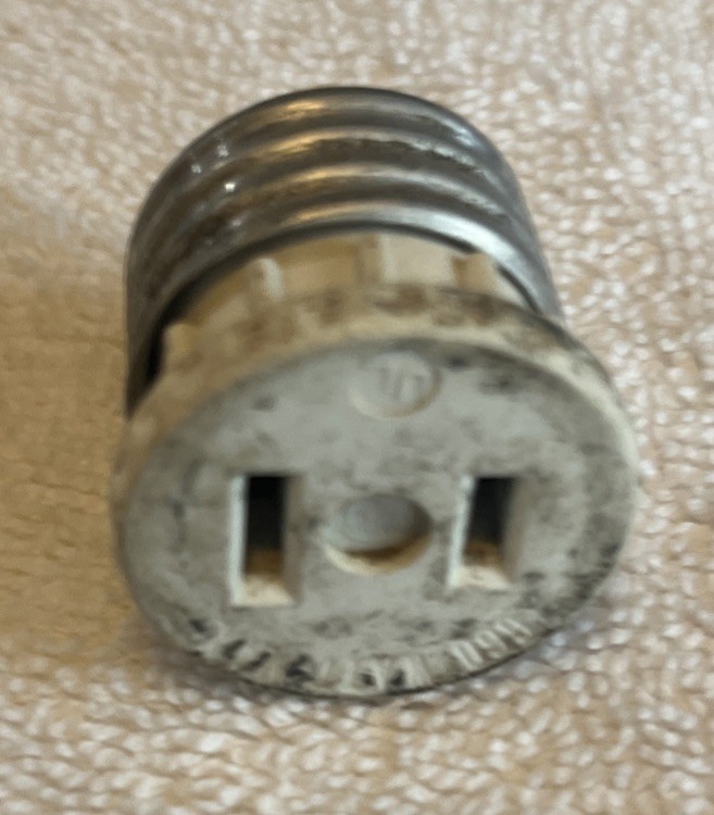 Lot Of 8 Screw In Socket To Plug Adapters