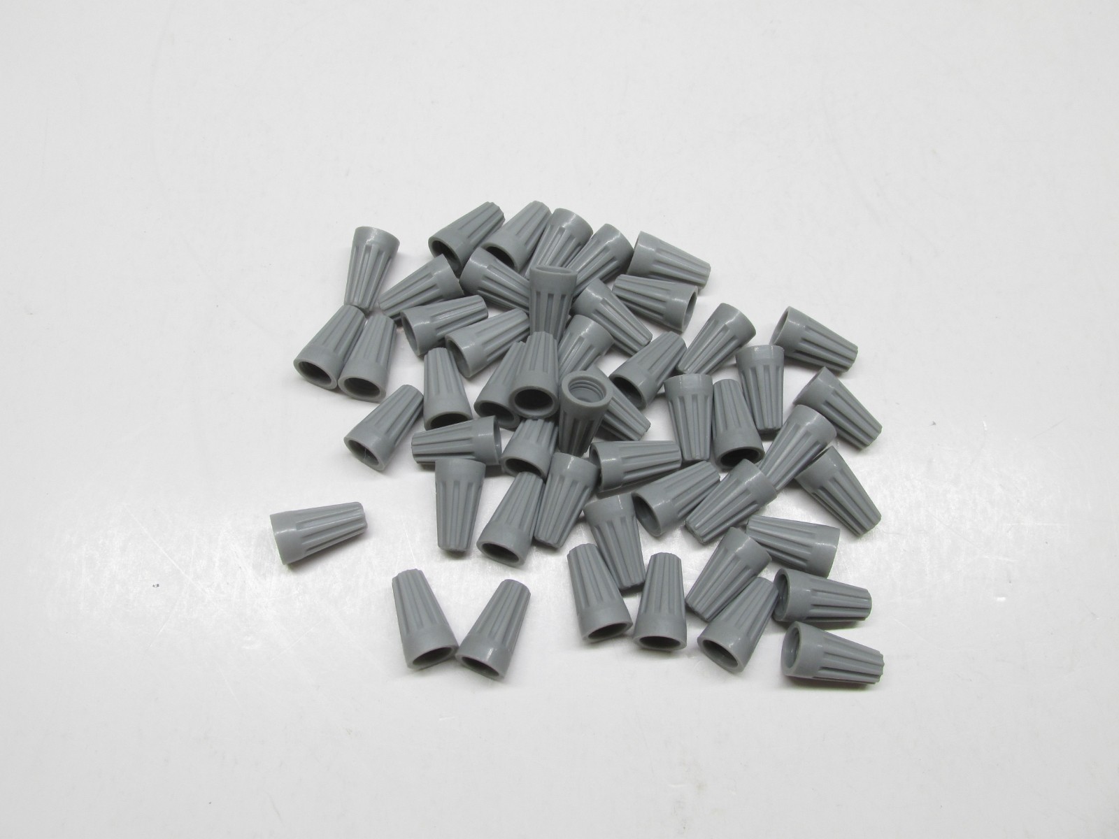 Gardner Bender 25-001 Gray WireGard 22-16 AWG Twist-On Wire Conn PK of 50, NEW