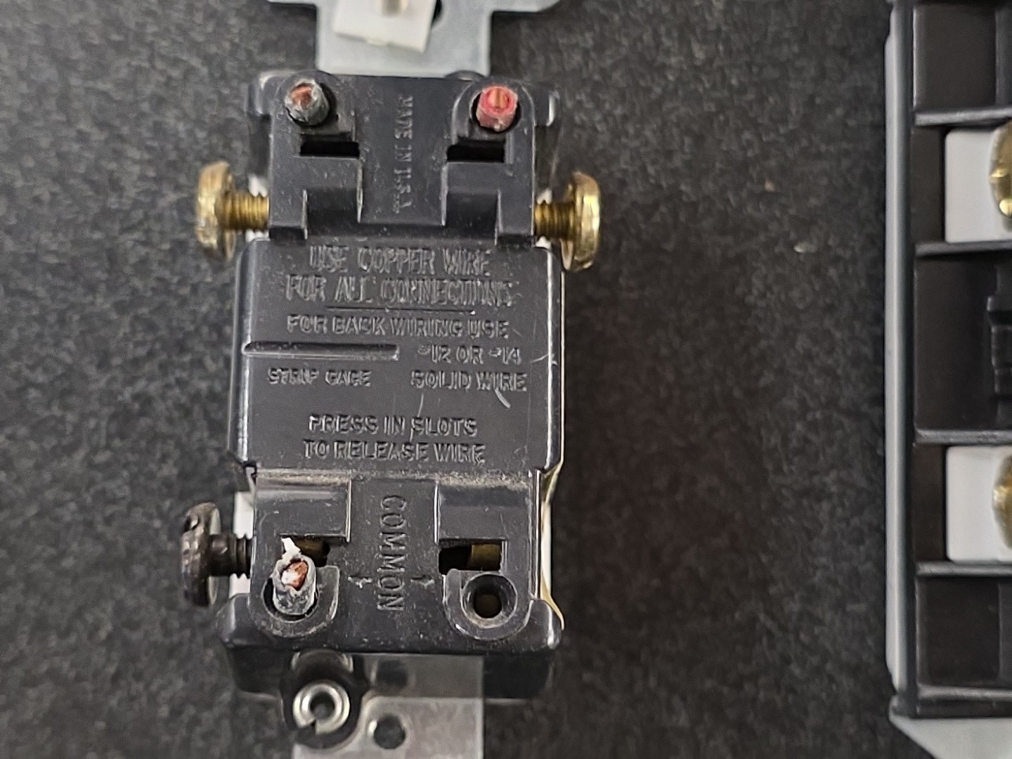 Eaton SGF15W White 5-15R 15A Gfci Self-Testing Outlet Duplex Receptacle 125V