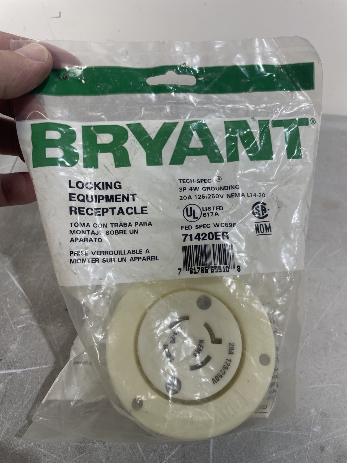 Bryant 20A Locking Flange Receptacle 71420ER