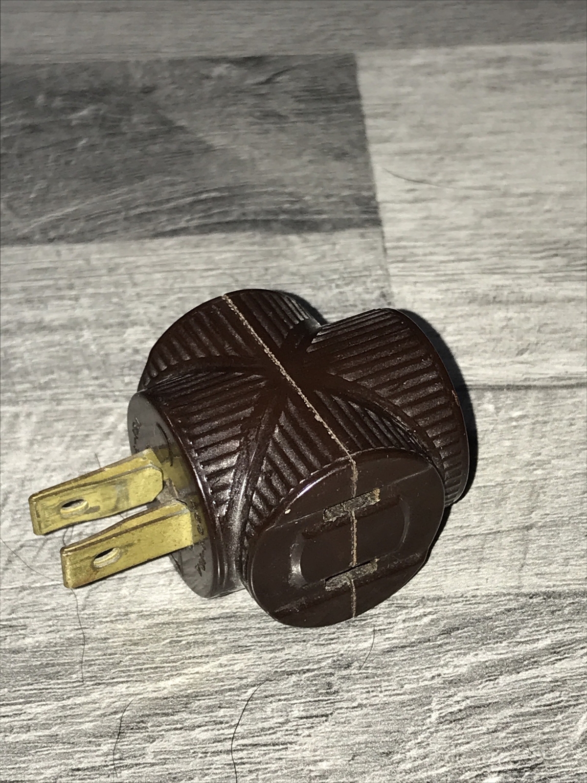 Spring Action 3-Way Plug Cat No 109 Pat D 125V-15A 250V-10A. W14