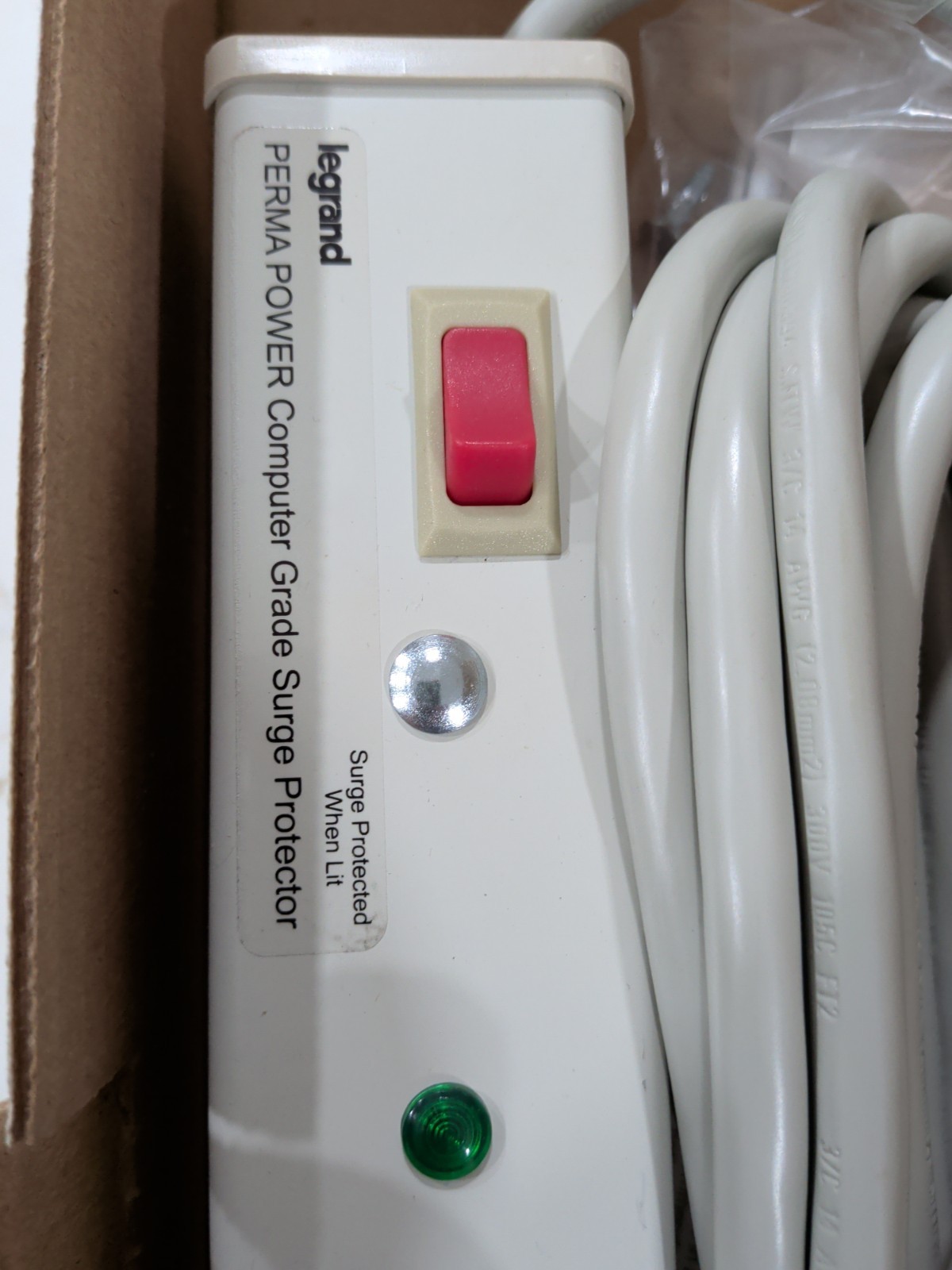 WIREMOLD M6BZ-15 Plug-In Outlet Center 15 ft cord Unit 120V, 15A Lighted Switch