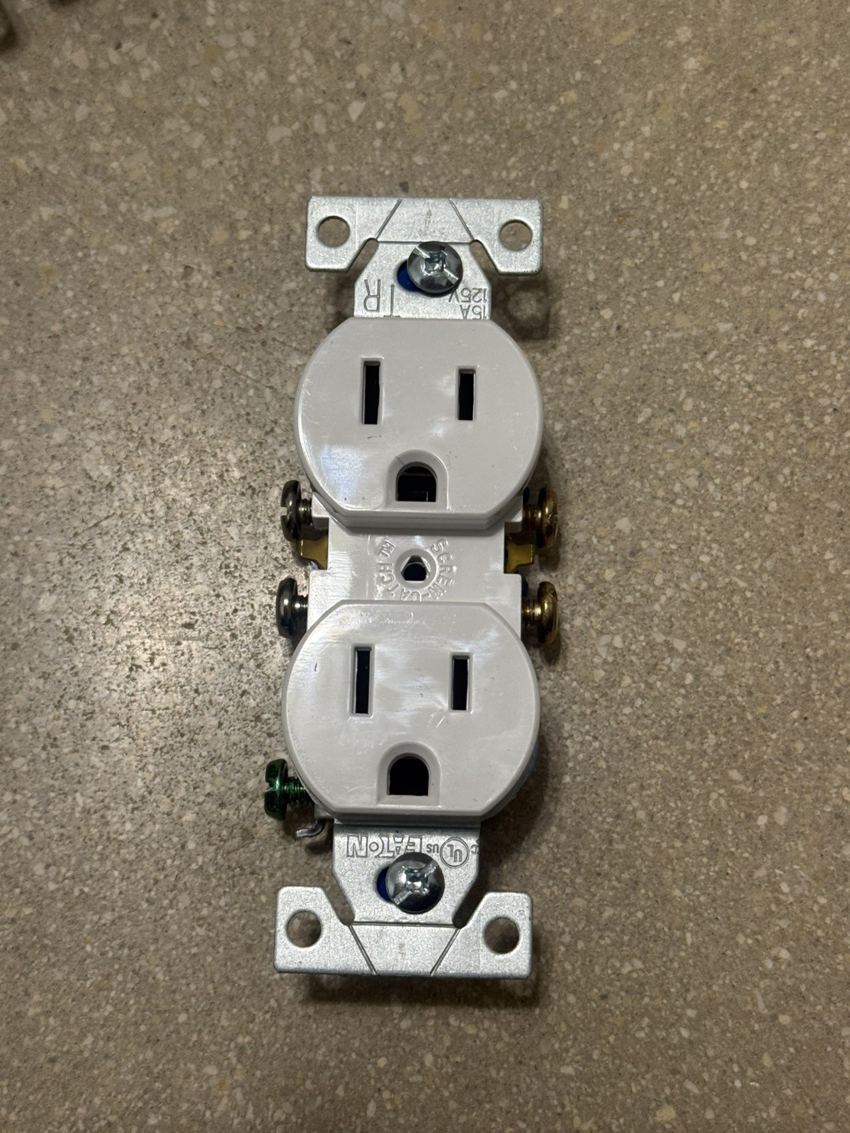 Eaton TR270W Duplex Receptacles x10 & GF15W GFCI Receptacles x2 w/ Faceplates!