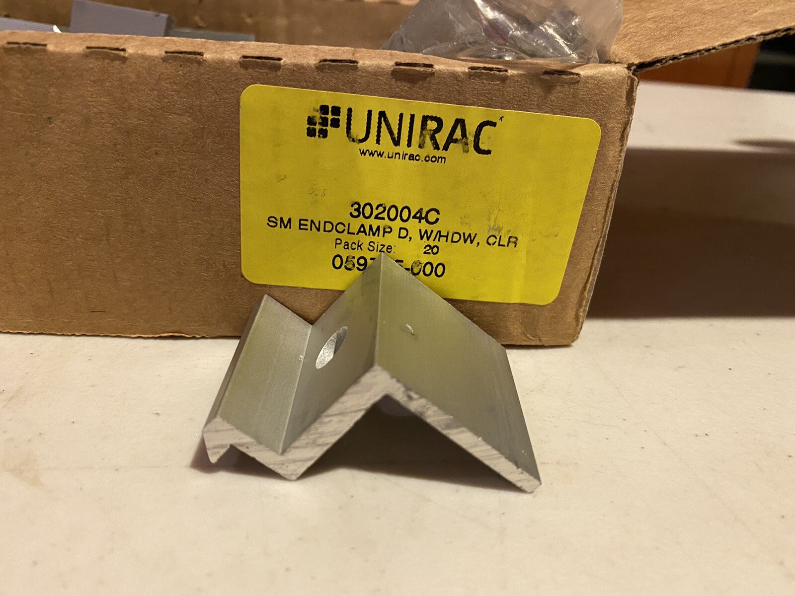 Box of 20 Unirac Solar Mount 302004C Solar Mount SM End Clamp D w/ Hardware