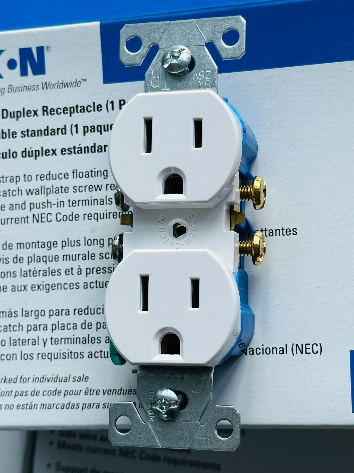 NEW Lot of 100 Eaton TR270W 10×10 Pack 15A 125V Duplex Receptacle Outlets White