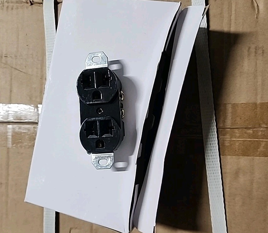 ( 200 Count) 120/240V 20A-Universal Duplex Outlet Black
