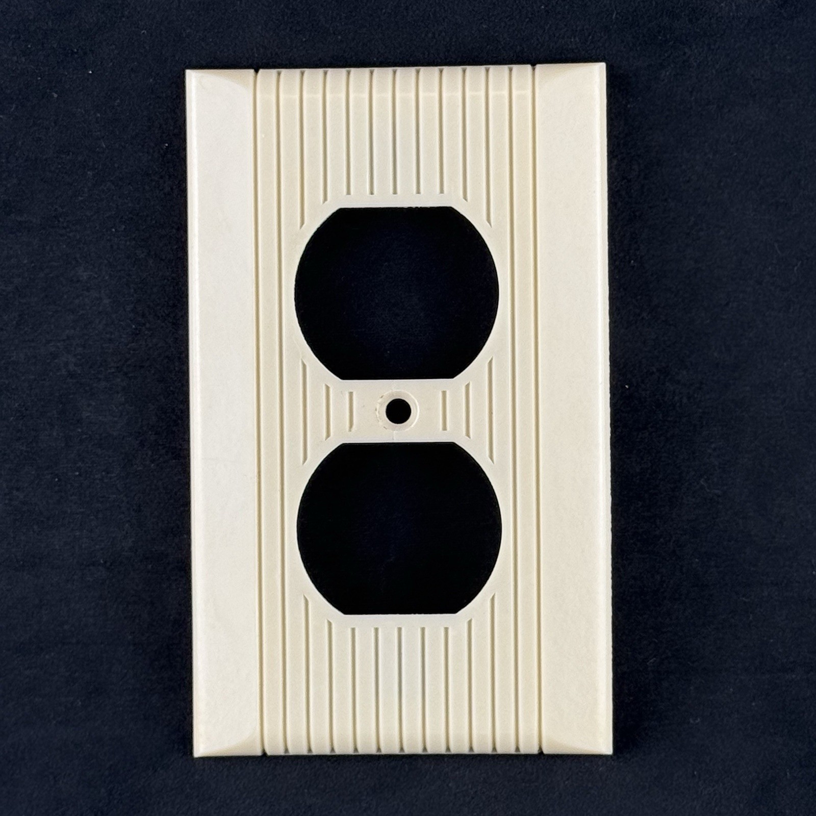 Vintage Ivory Off White Ribbed Single Gang Outlet Cover A2 GE 2.75 x 4.5″
