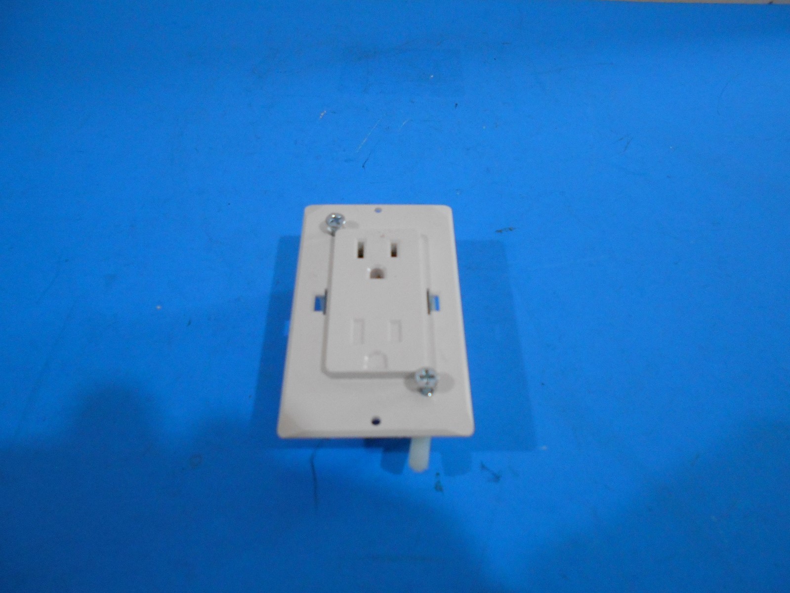 *WIRECON 15A 125V DUPLEX ELECTRICAL WALL OUTLET RECEPTACLE