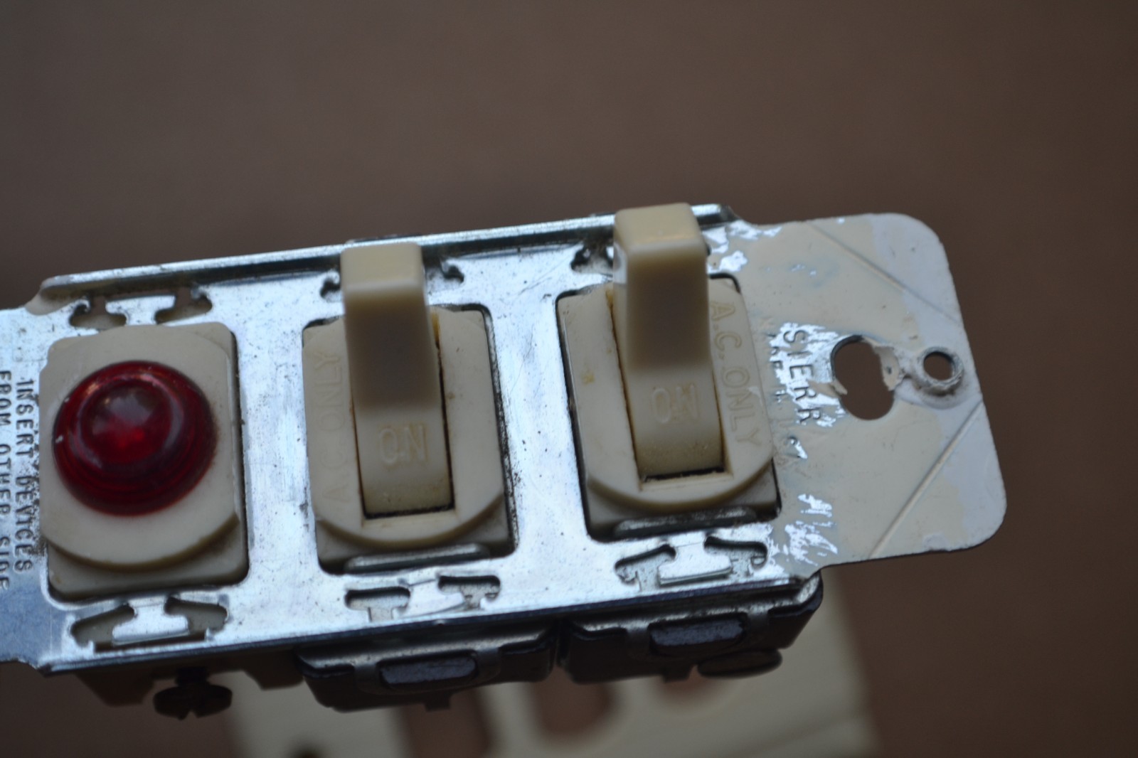 Vint. Slater Single Despard Toggle Switches W/Pilot Light. Uniline Cover. Ivory