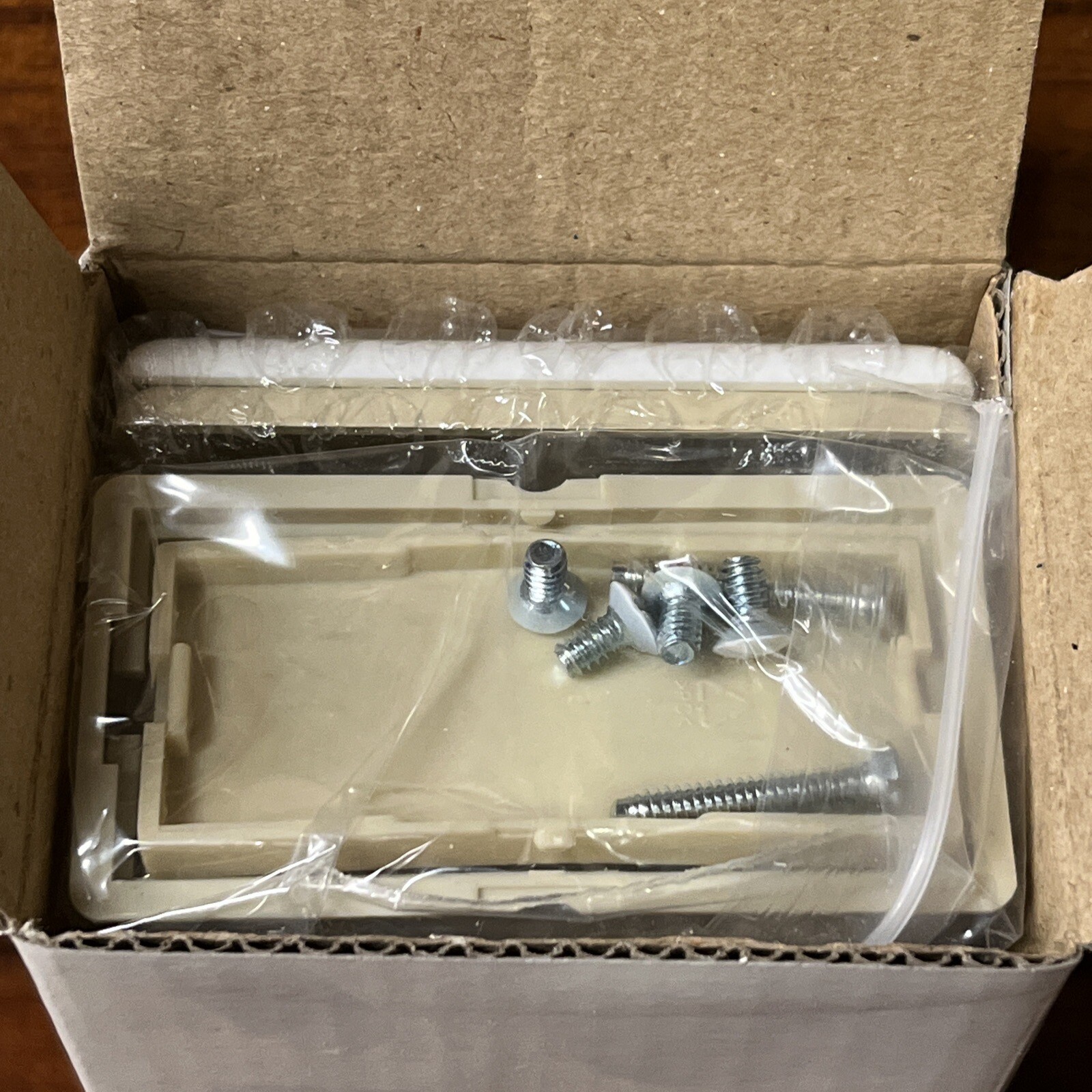 X-10 PRO 3-Way Slave Switch Incandescent Model: XPSS-IW Ivory / White Ships Free