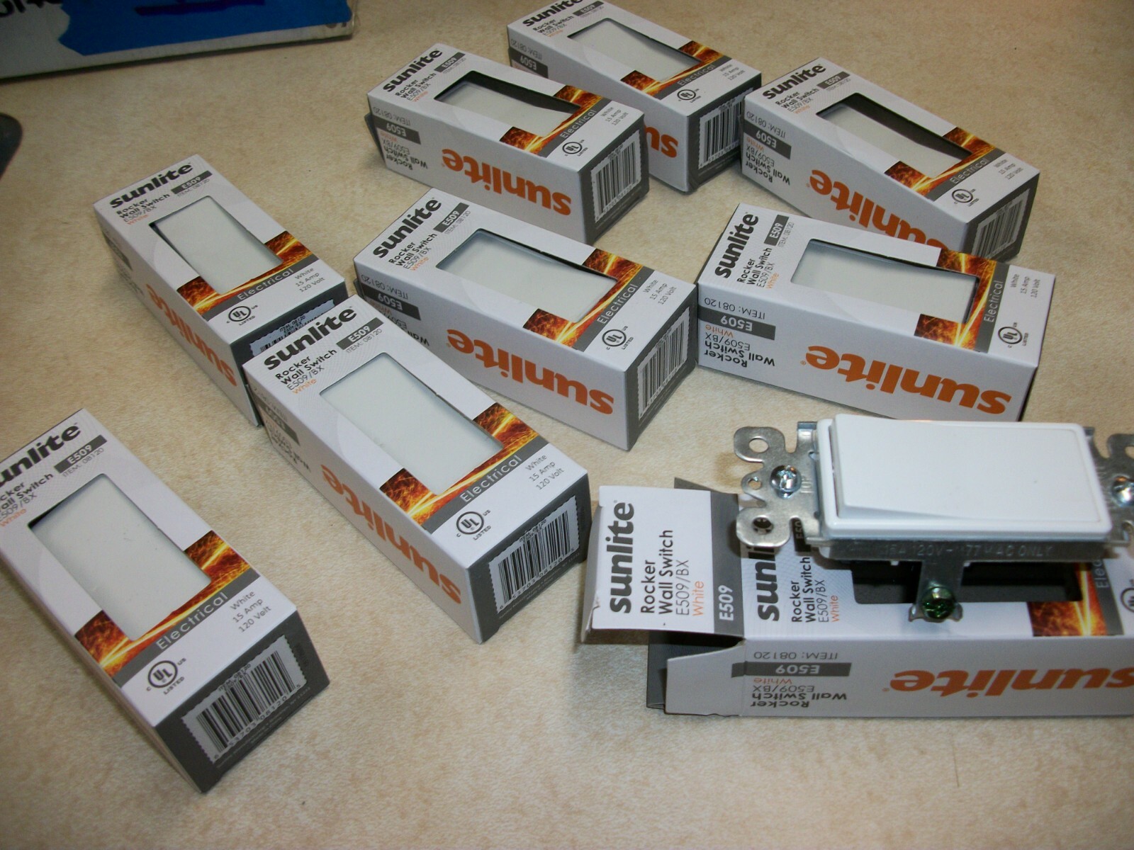 LOT OF 9 BRAND NEW BOXED SUNLITE WHITE GROUNDED ROCKER SWITCH 15A 120V WALL