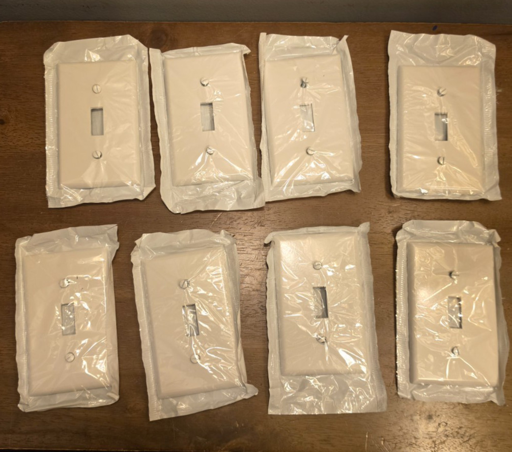 LOT OF 8 Leviton White Switch Plates -pn R52-88001-W – 4.5″x2.75″ *FREE SHIPPING
