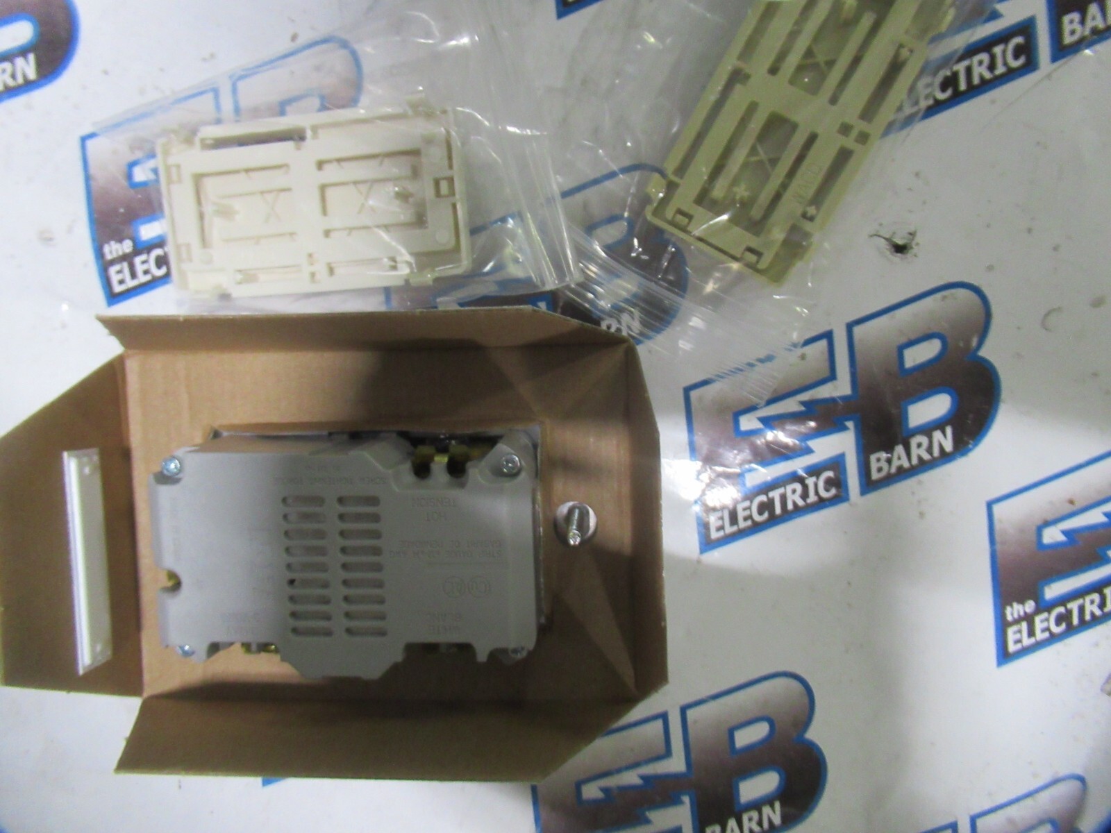 Eaton WACD-C2 Accessory Dimmer Connects to Wifi 1 Pole, 3-WAY -NEW-B
