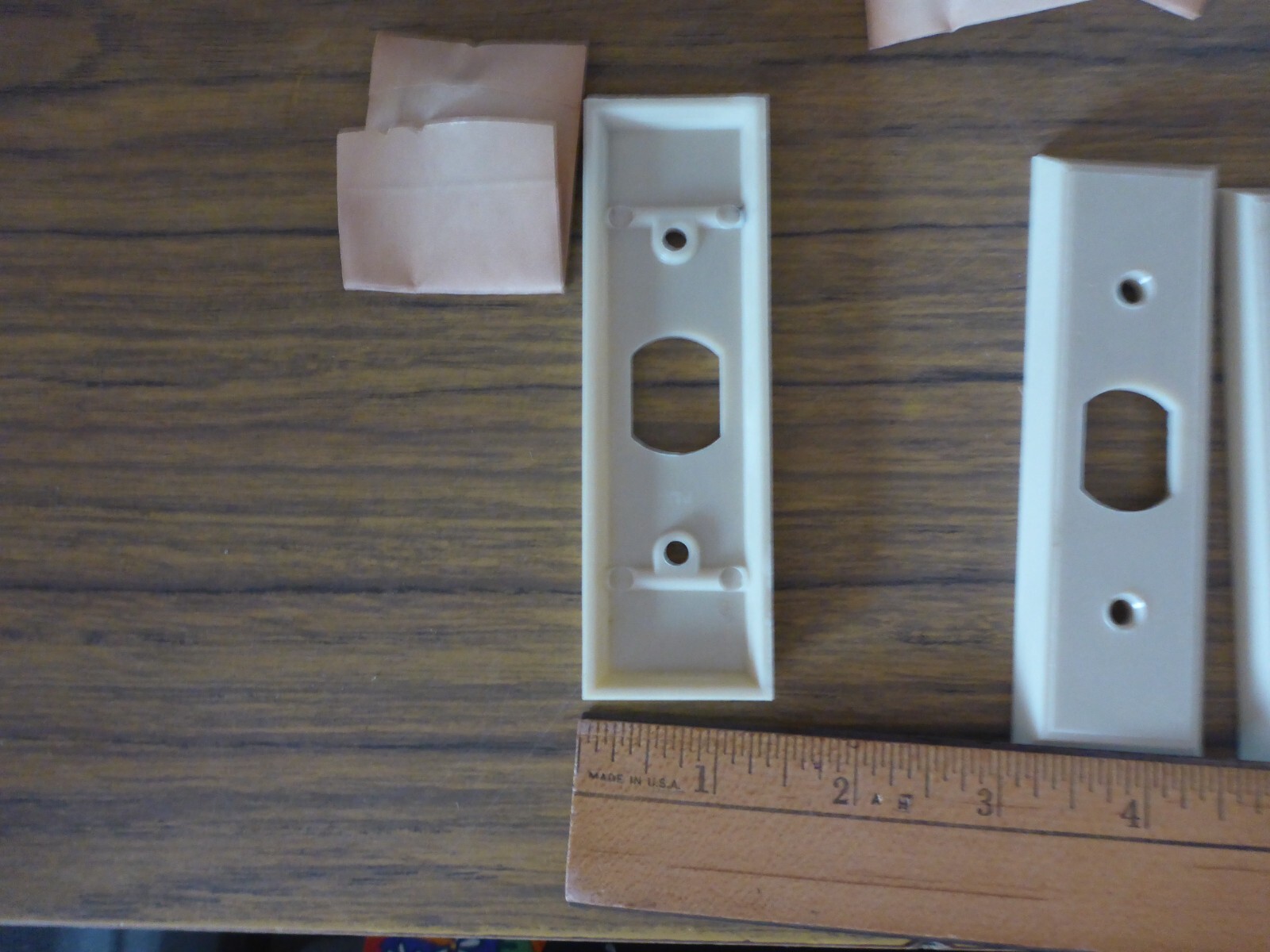 17 New 1656-1 box Pass & Seymour Narrow Ivory Plastic Wall Plate for One Despard