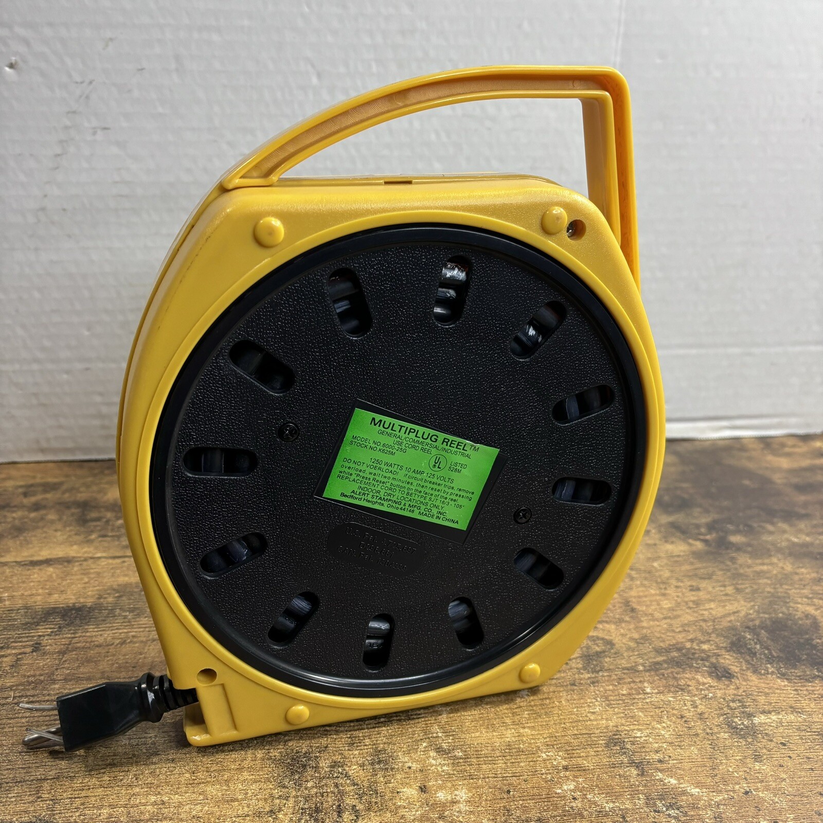 General Commercial Industrial Multiplug Extension Cord Reel 4 Outlets 6000-25G