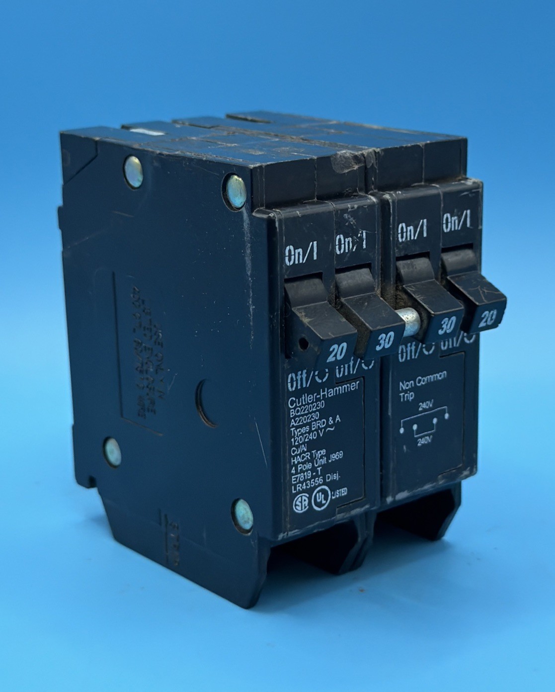 Cutler-Hammer BQ220230 4-Pole Circuit Breaker 20/30A 120/240V Non Common Trip