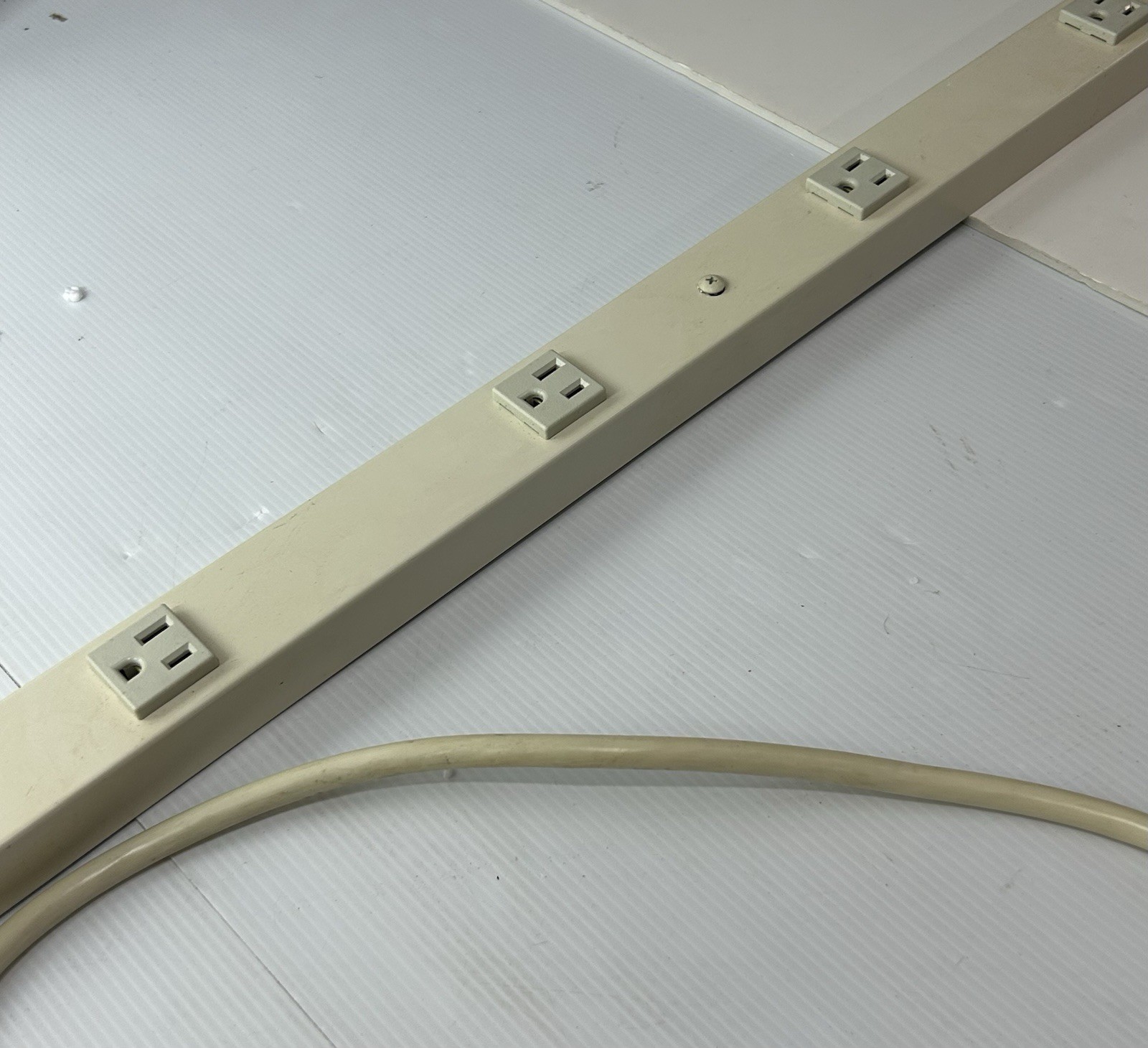 Mono-Systems Inc 52” Corded SnapStrip Unit Relocatable Power Tap 15A, 125V, 60Hz