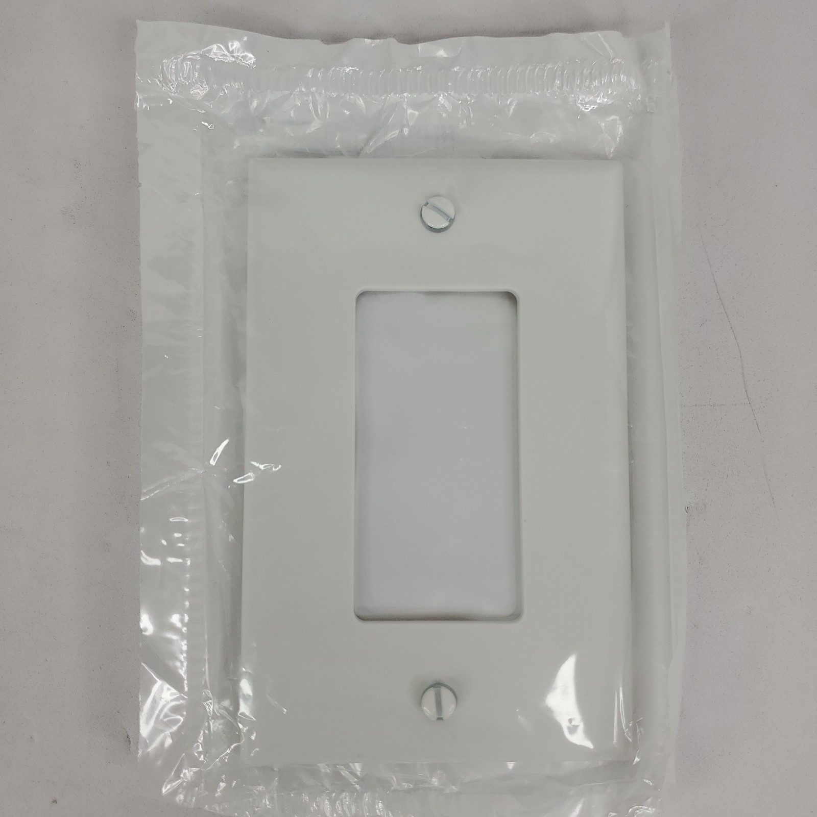 5 – Leviton Decora 1-Gang Thermoplastic Nylon Mid-Way Rocker Wall Plate, White