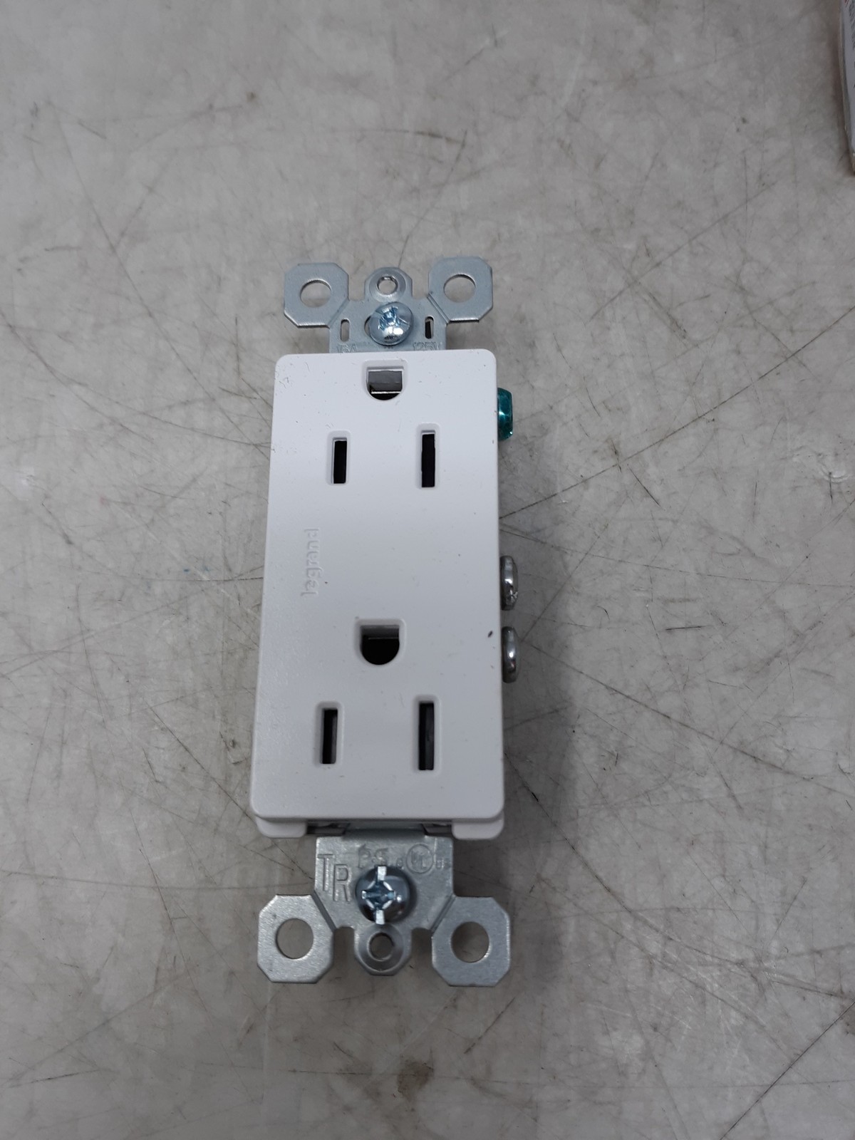 Legrand 885TRW Radiant Tamper-Resistant Receptacle 15A 125V (10 Pack)