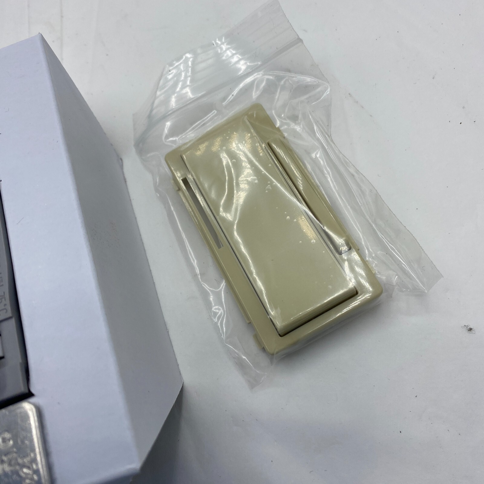 Eaton WACD-C2 3-way Accessory Dimmer w Color Change Kit