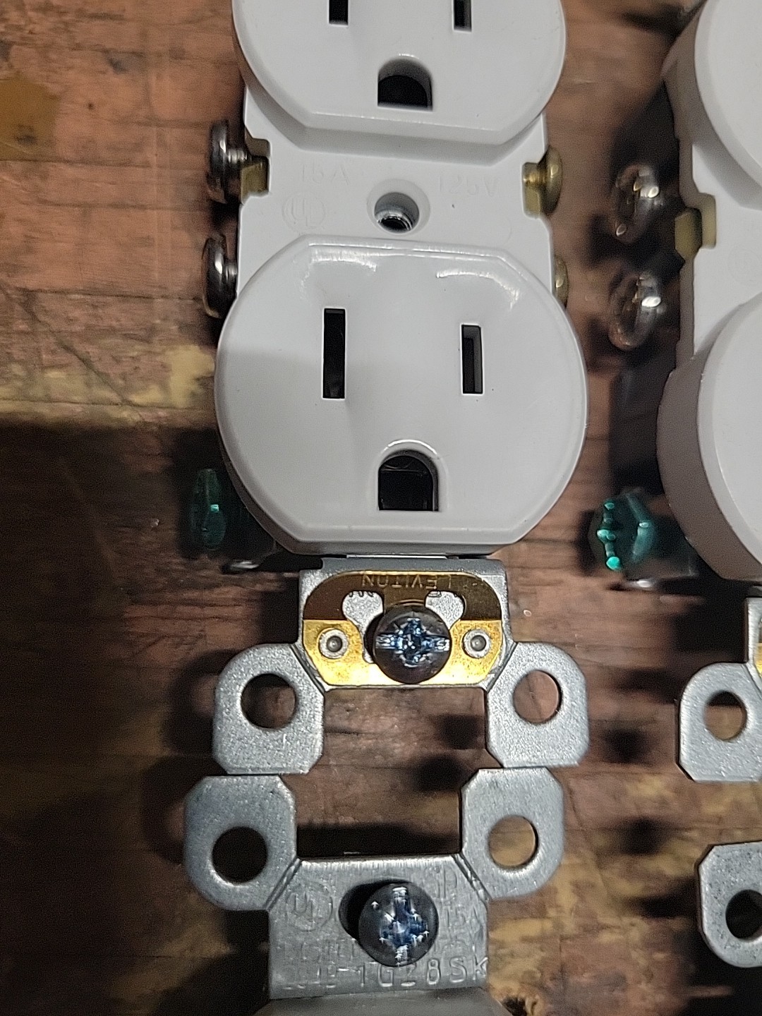 12-Pack Tamper-Resistant Leviton Outlets & Wall Plates-Safe&Durable Design NEW!