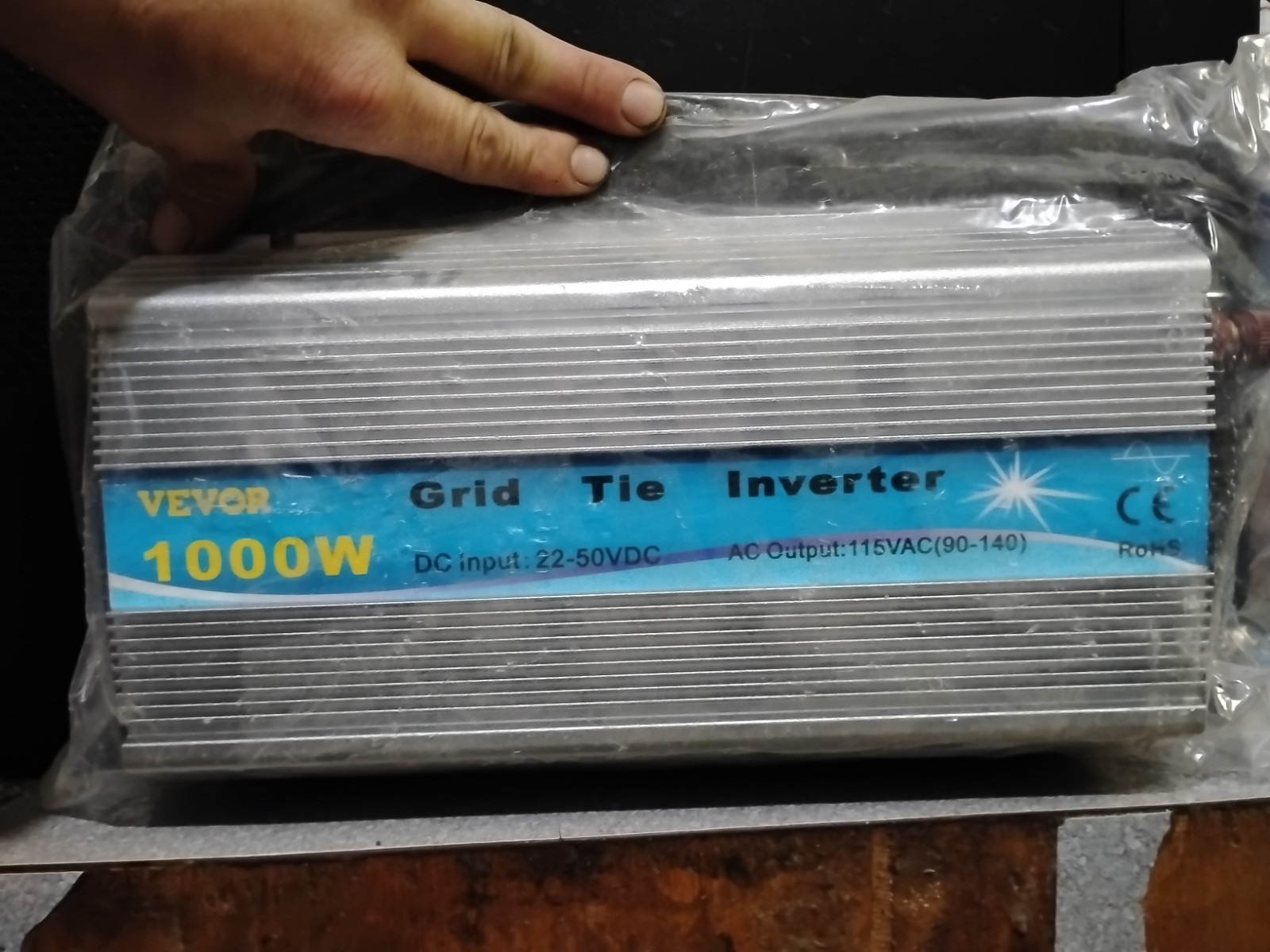 GWV1000W. 1000 Watt Grid Tie Inverter For Solar Panels Dc Input 22-50V