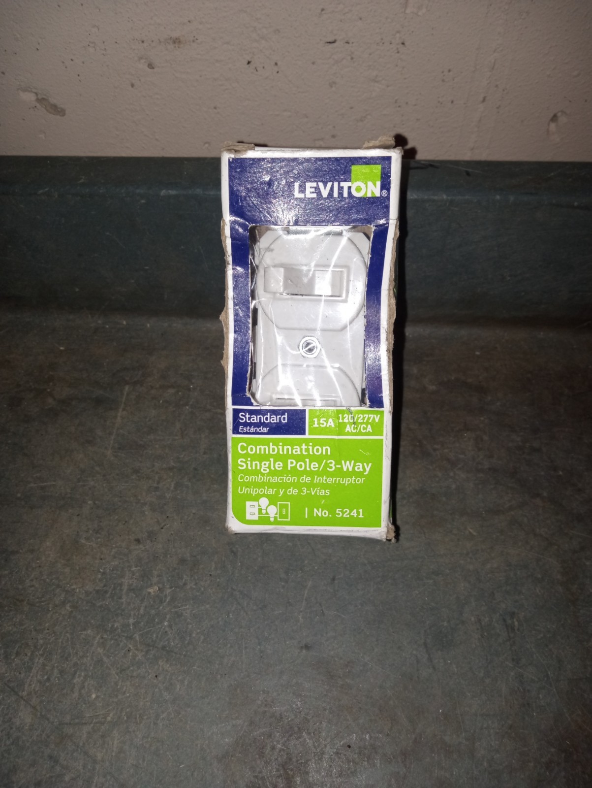 Leviton Combinatio Single Pole/ 3-Way Switch 15Amp 120/ 277 Volts 5241