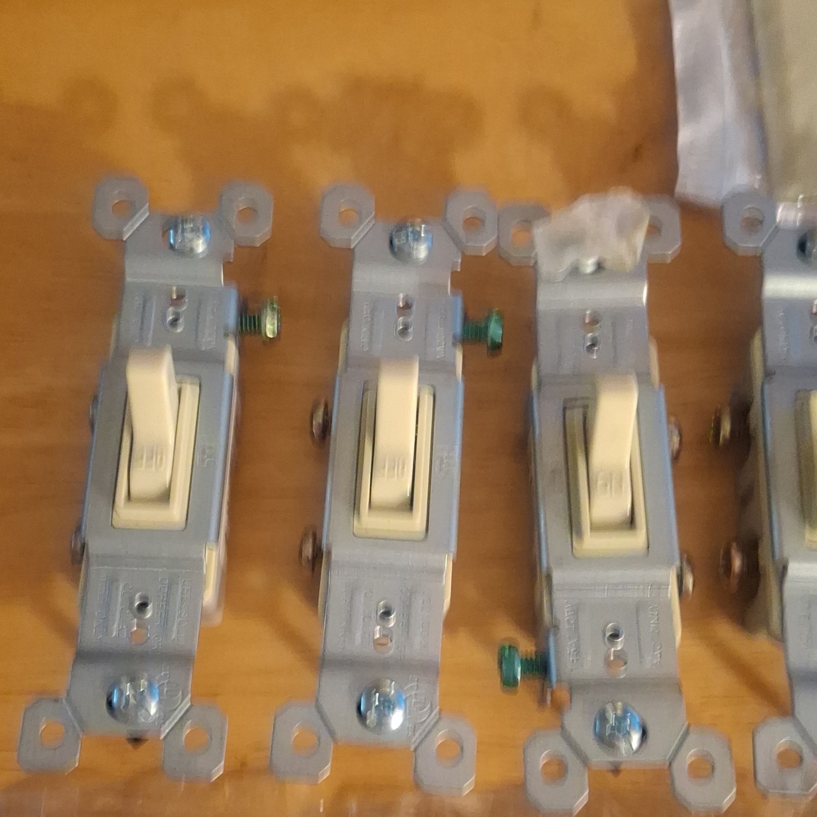 TradeMaster Ivory/White Toggle Switch, Duplex Outlets & Unbreakable Plates 15A