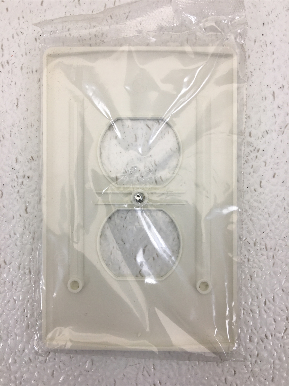 NPJ8W HUBW WALLPLATE MEDIUM SIZED 1-GANG ONE DUPLEX WHITE