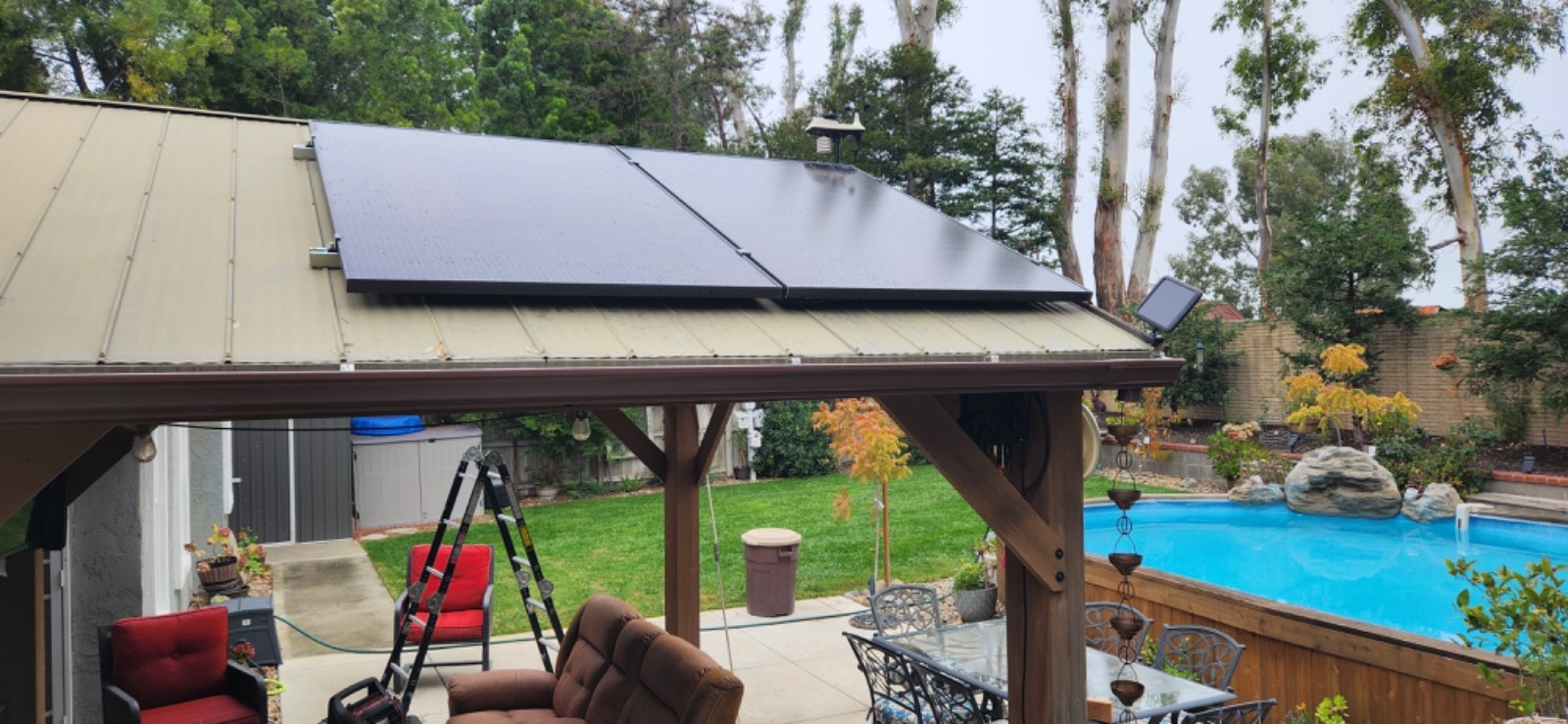 APSystems 120v EZ1-LV Plug-in Balcony Solar Microinverter with Power Cord