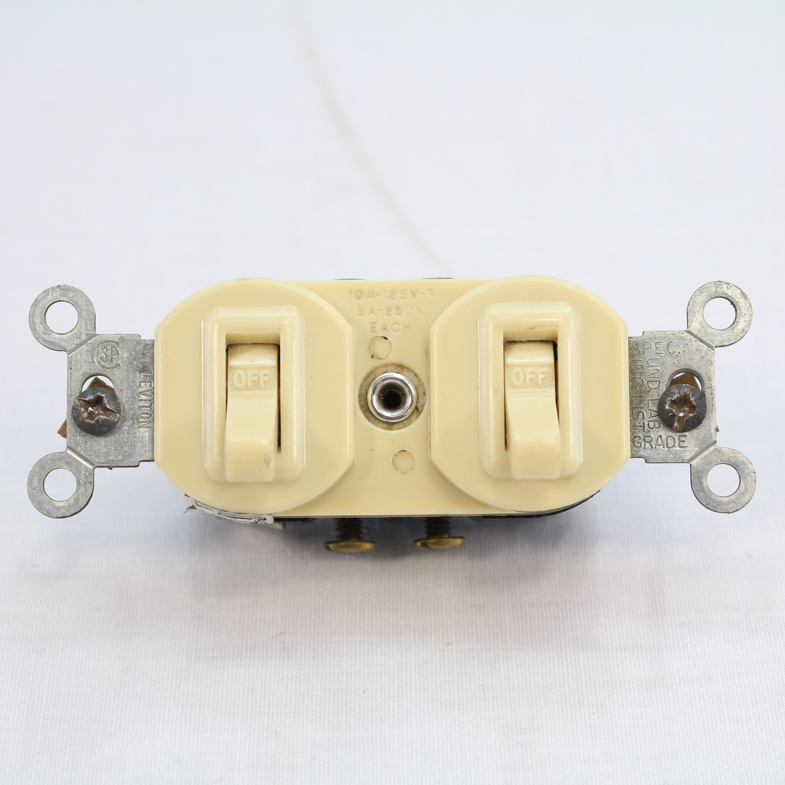 Leviton 5212 Ivory Dual Single Pole Toggle Wall Light Switches 5A/10A 125V 250V