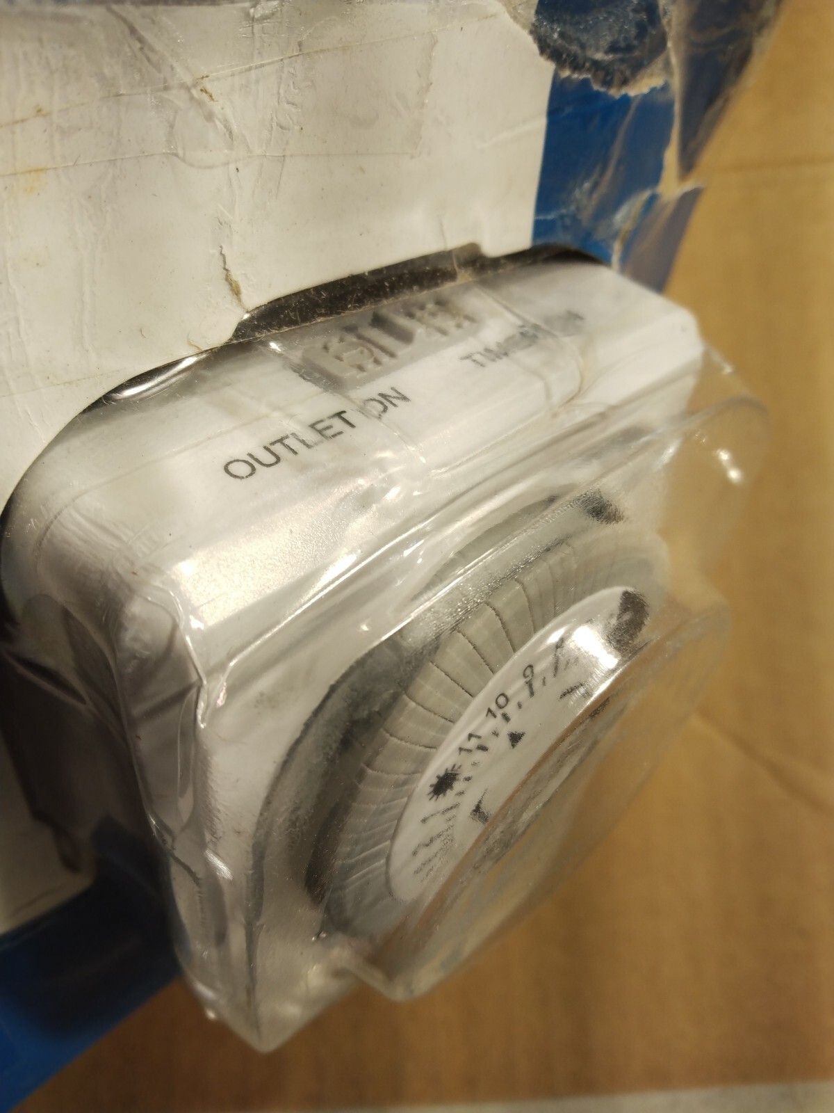 Indoor 24-hour Manual Timer Item#224879 #379 M35