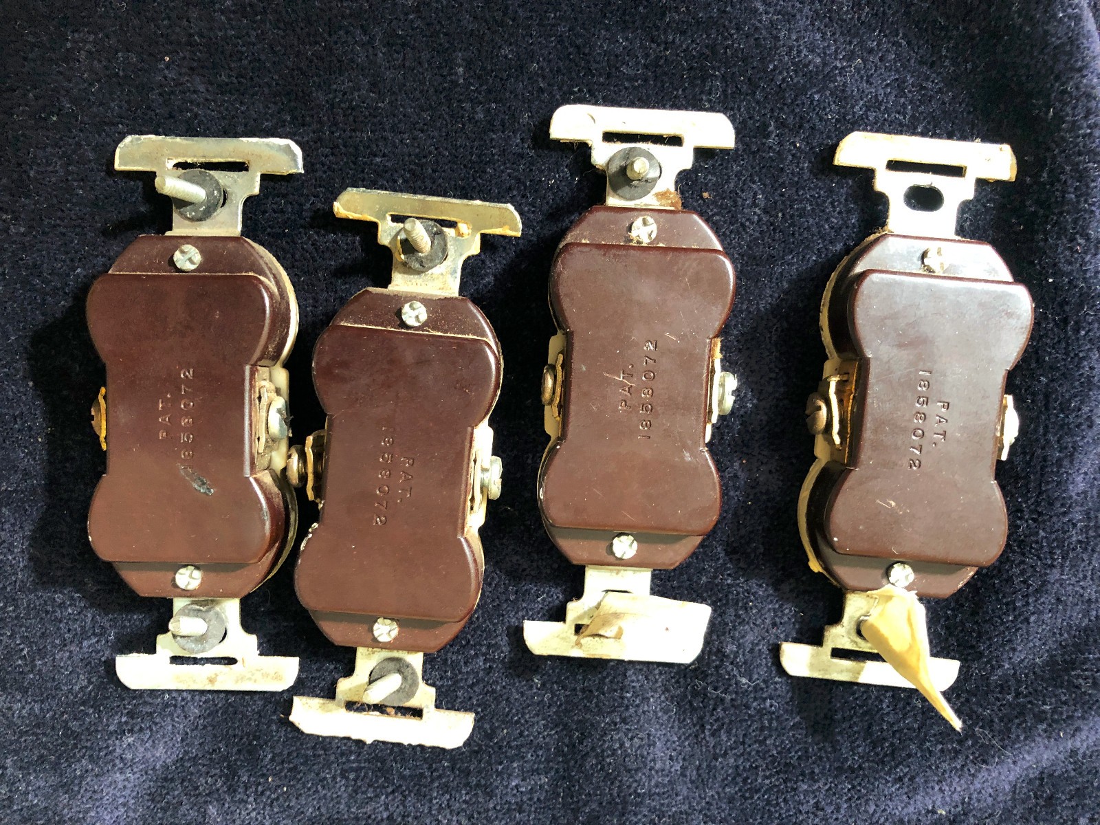 Double T-Slot Duplex Outlet Receptacle Ivory Used Lot of 10 NEMA 2-15P/C 2-15R