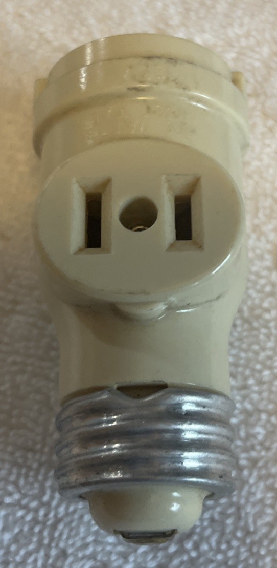 Lot Of 8 Screw In Socket To Plug Adapters