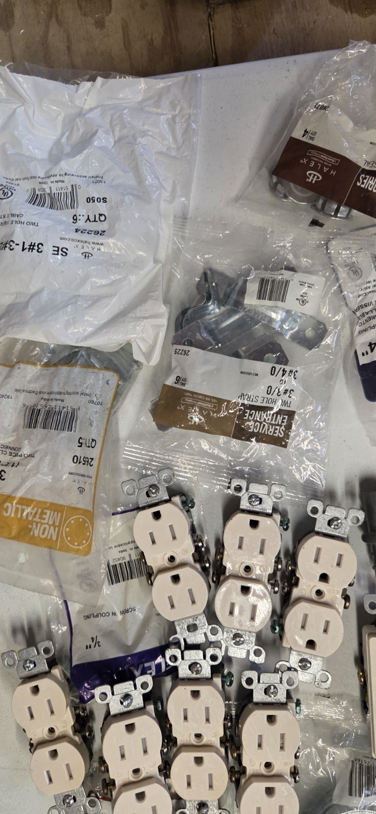 Halex, Outlets Duplex 120V 15A Electricians Lot Halex 3/4” Screw In Coupling